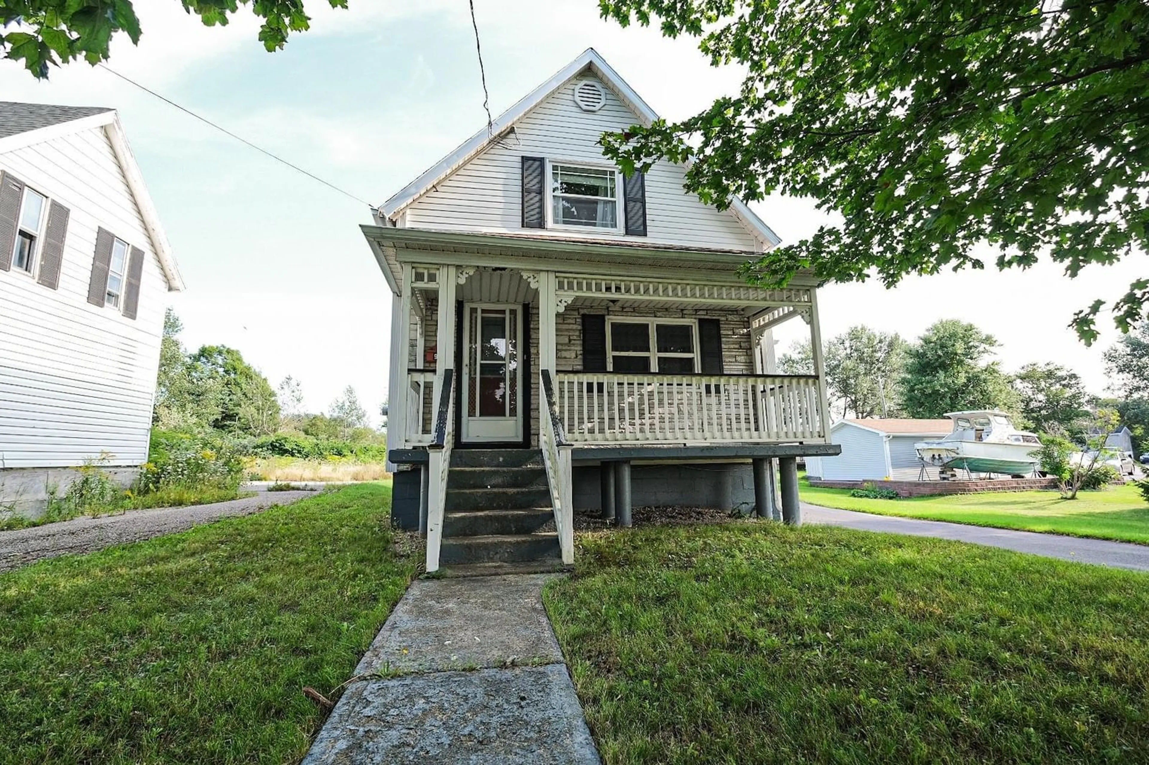 Frontside or backside of a home, cottage for 985 Main St, Sydney Mines Nova Scotia B1V 2M7