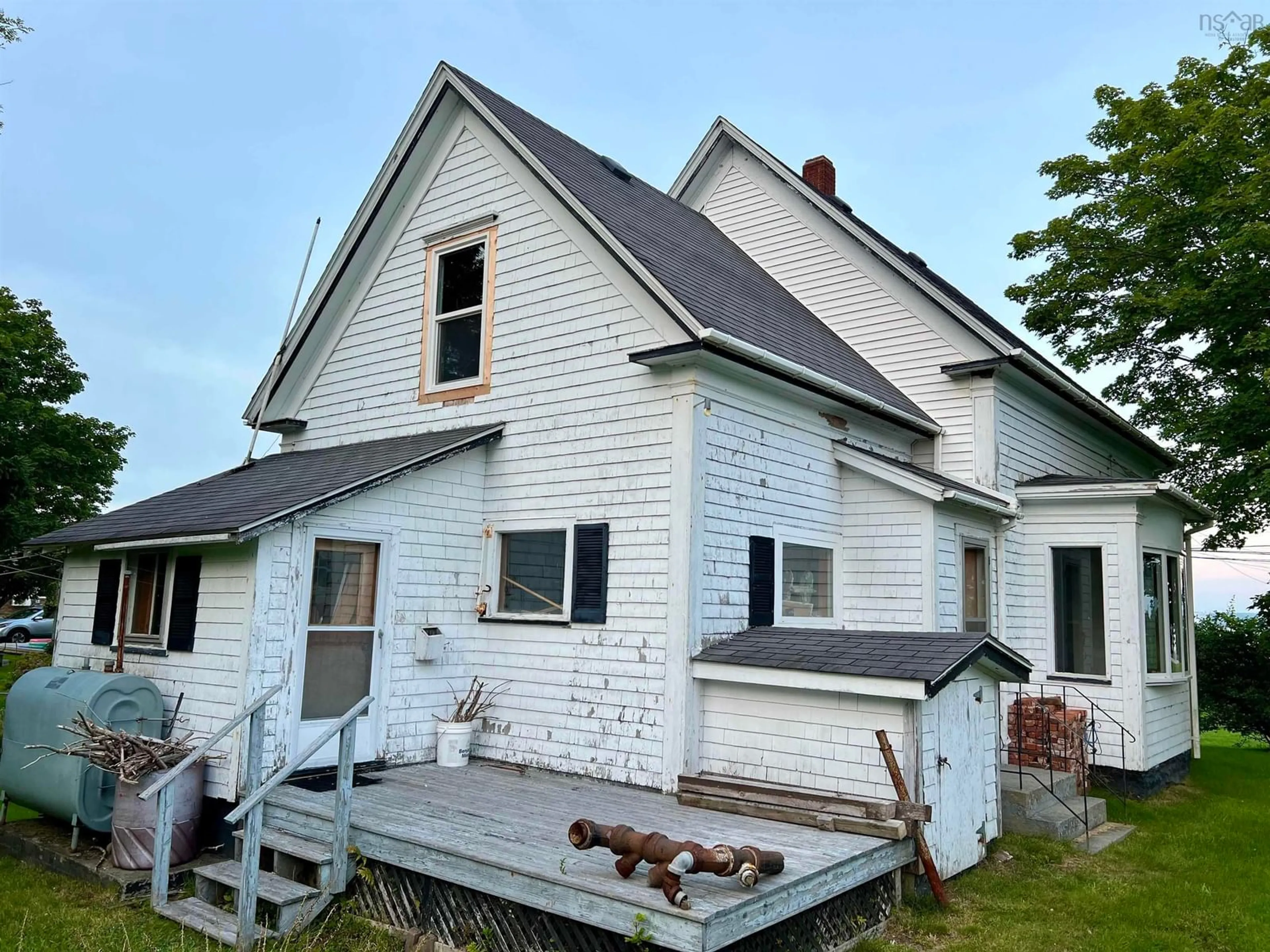 Home with vinyl exterior material, building for 1042 335 Hwy, Middle West Pubnico Nova Scotia B0W 2M0