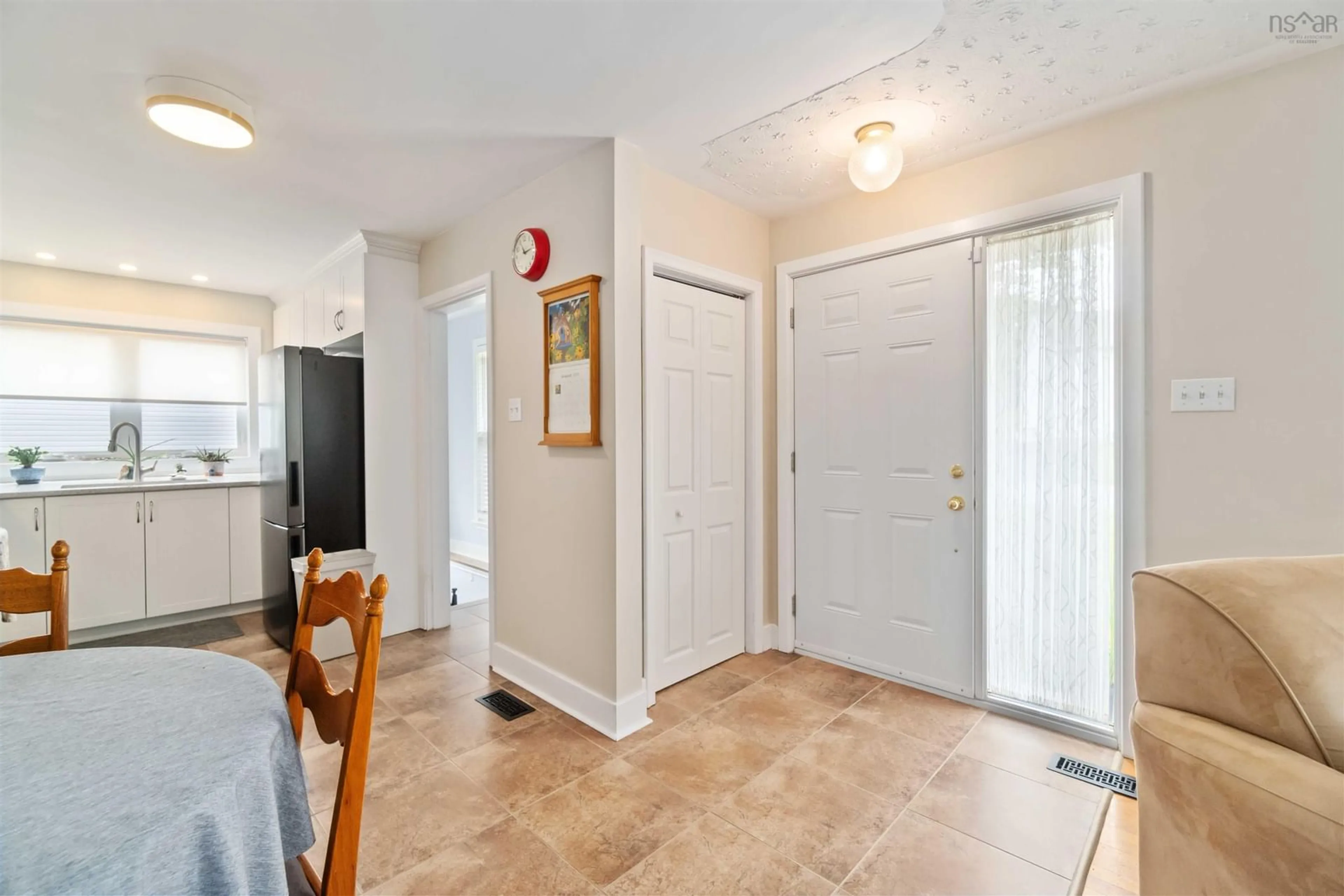 Indoor entryway, not visible floor for 15 Elizabeth St, Dartmouth Nova Scotia B2W 2T4