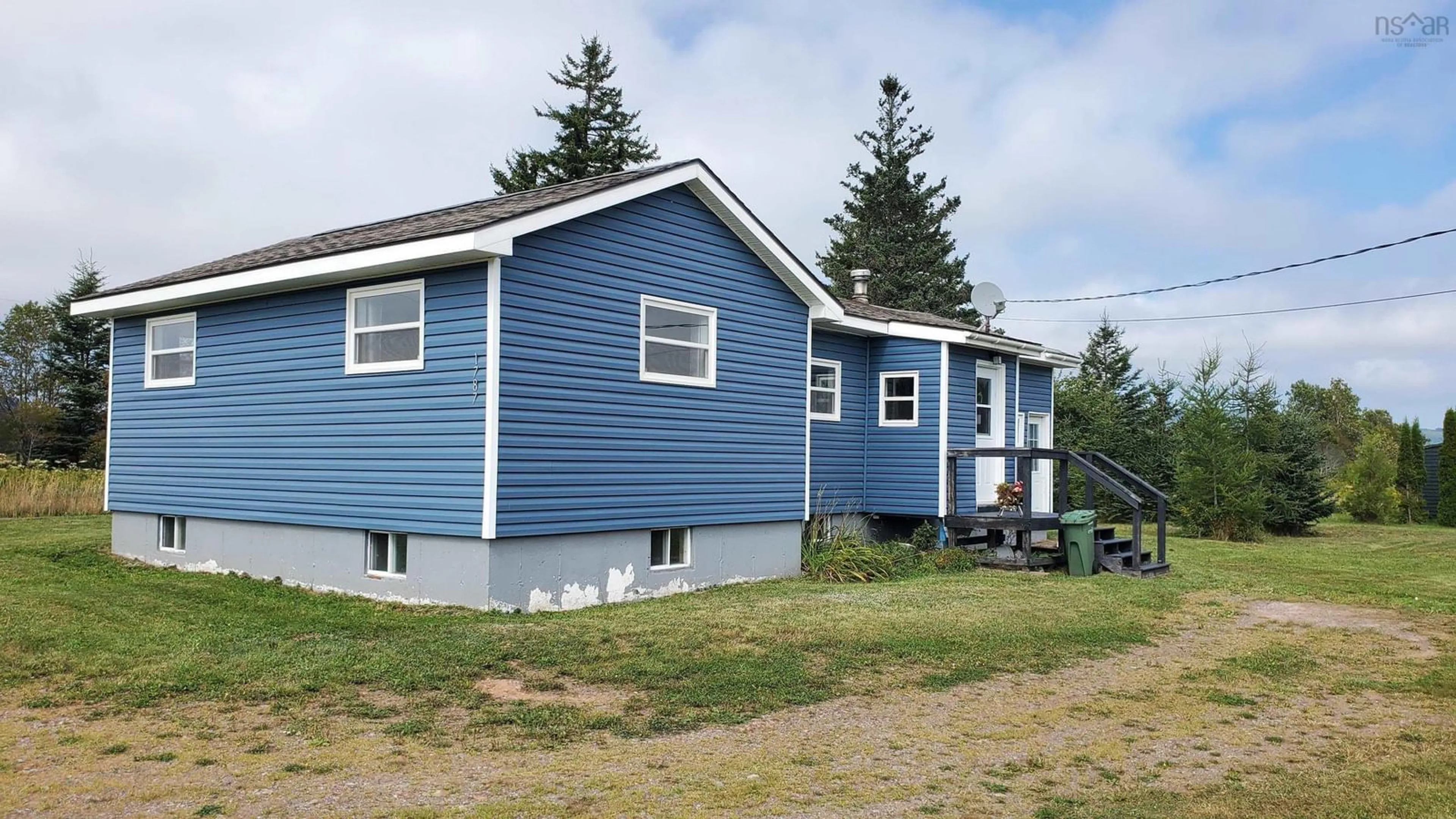 Home with vinyl exterior material, unknown for 1787 Western Ave, Parrsboro Nova Scotia B0M 1S0