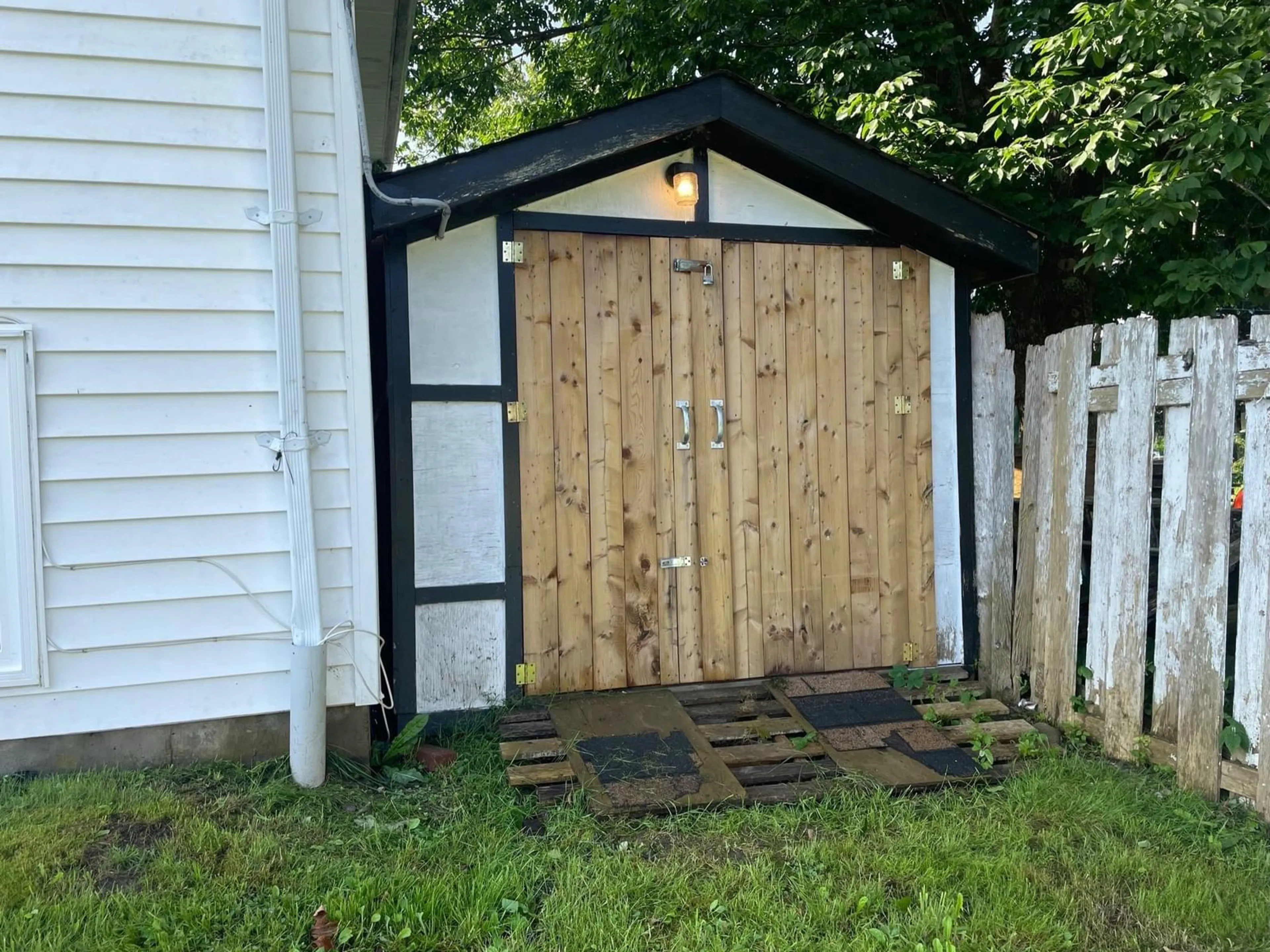 Shed for 59 First Ave, Digby Nova Scotia B0V 1A0