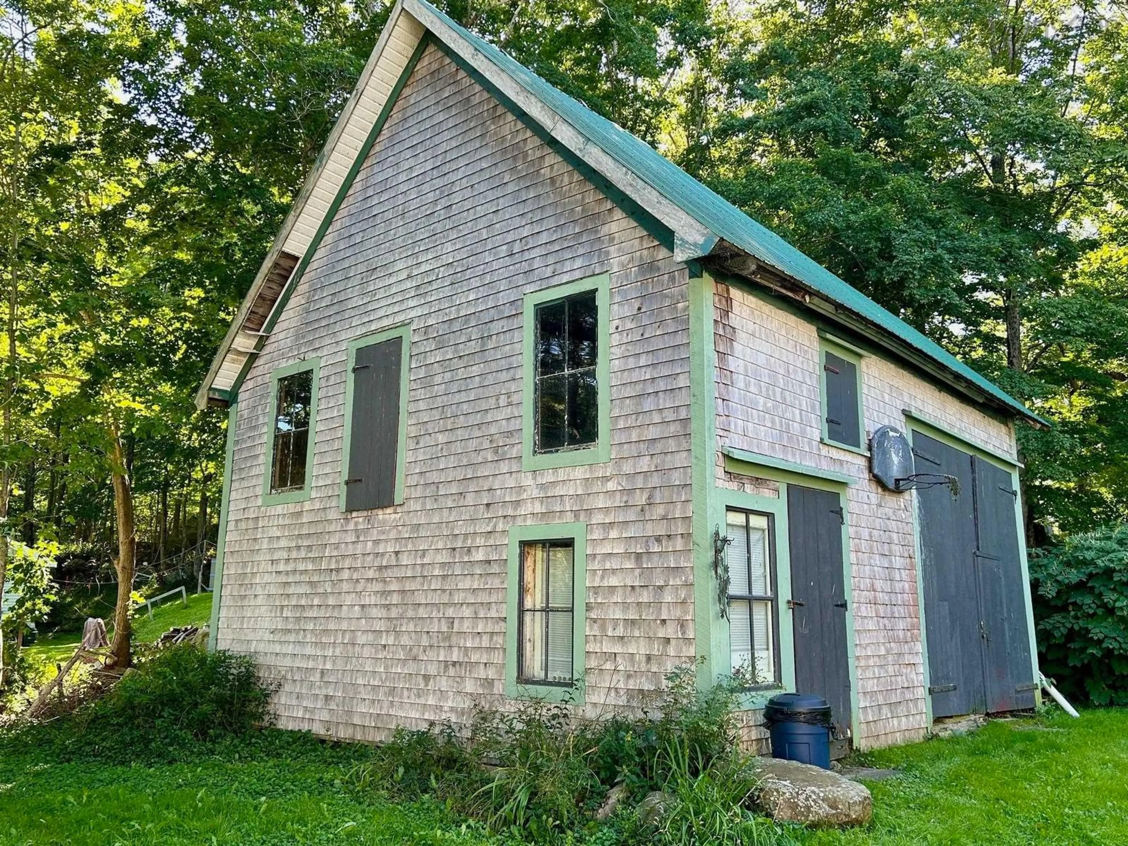 Home with brick exterior material for 5332 Highway 3, Chester Basin Nova Scotia B0J 1K0