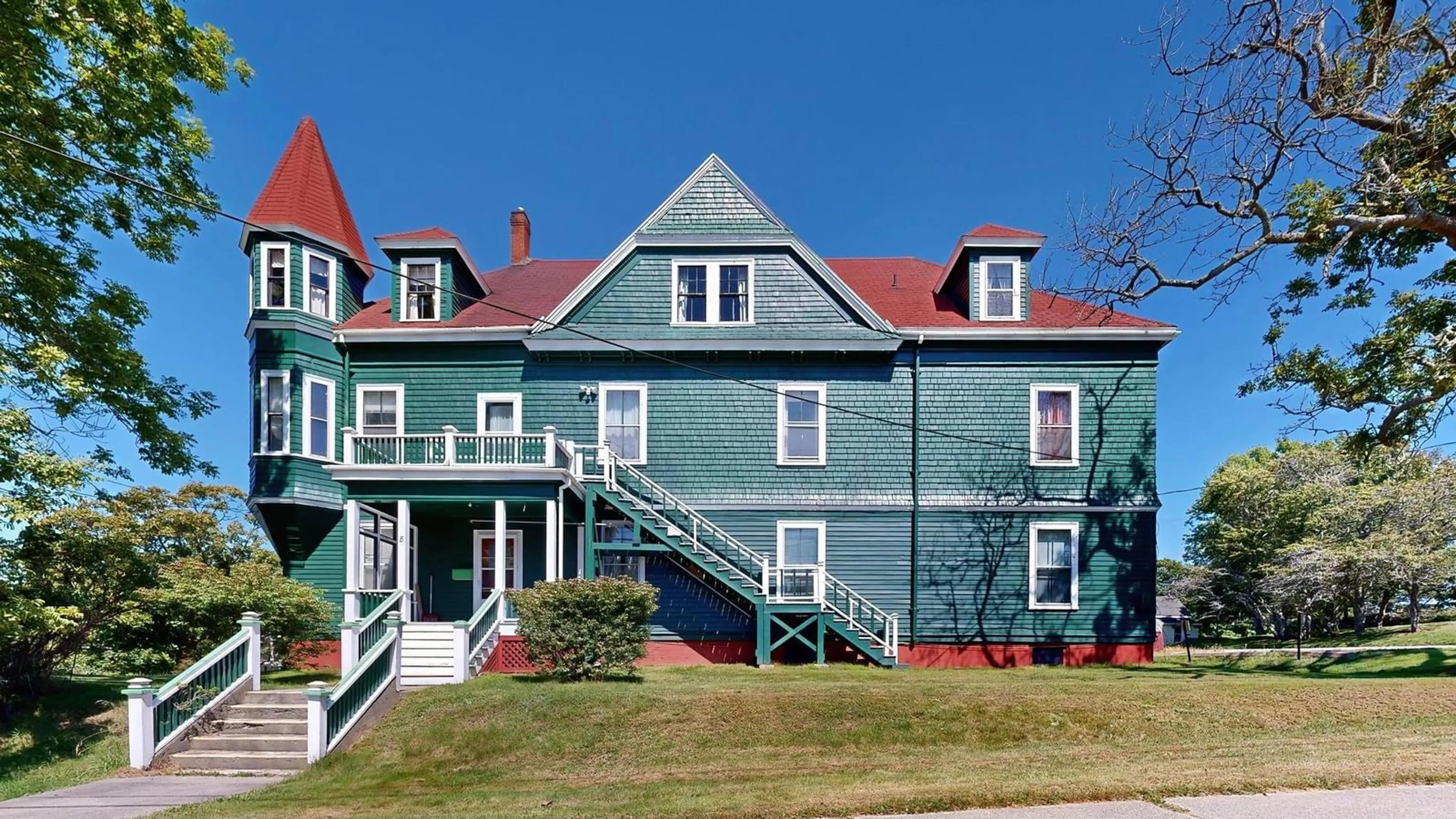 A pic from exterior of the house or condo, the front or back of building for 8 James St, Yarmouth Nova Scotia B5A 2V1