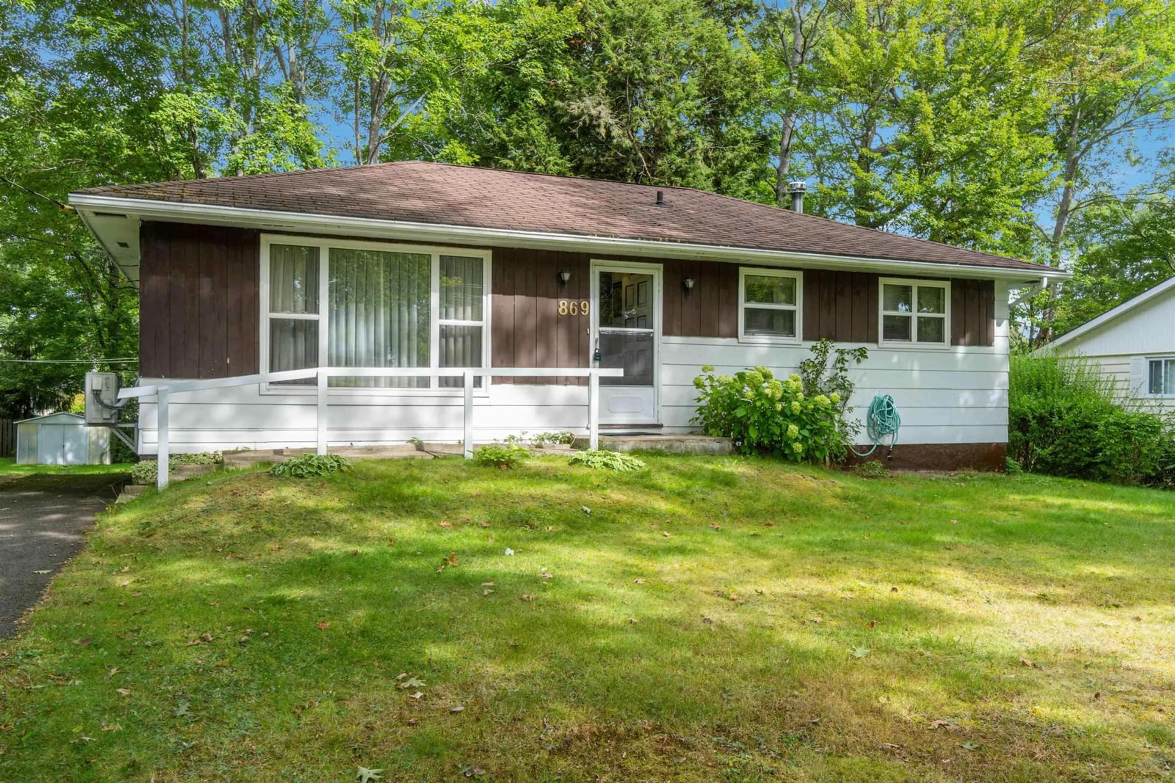 Frontside or backside of a home, cottage for 869 Carol St, Greenwood Nova Scotia B0P 1N0