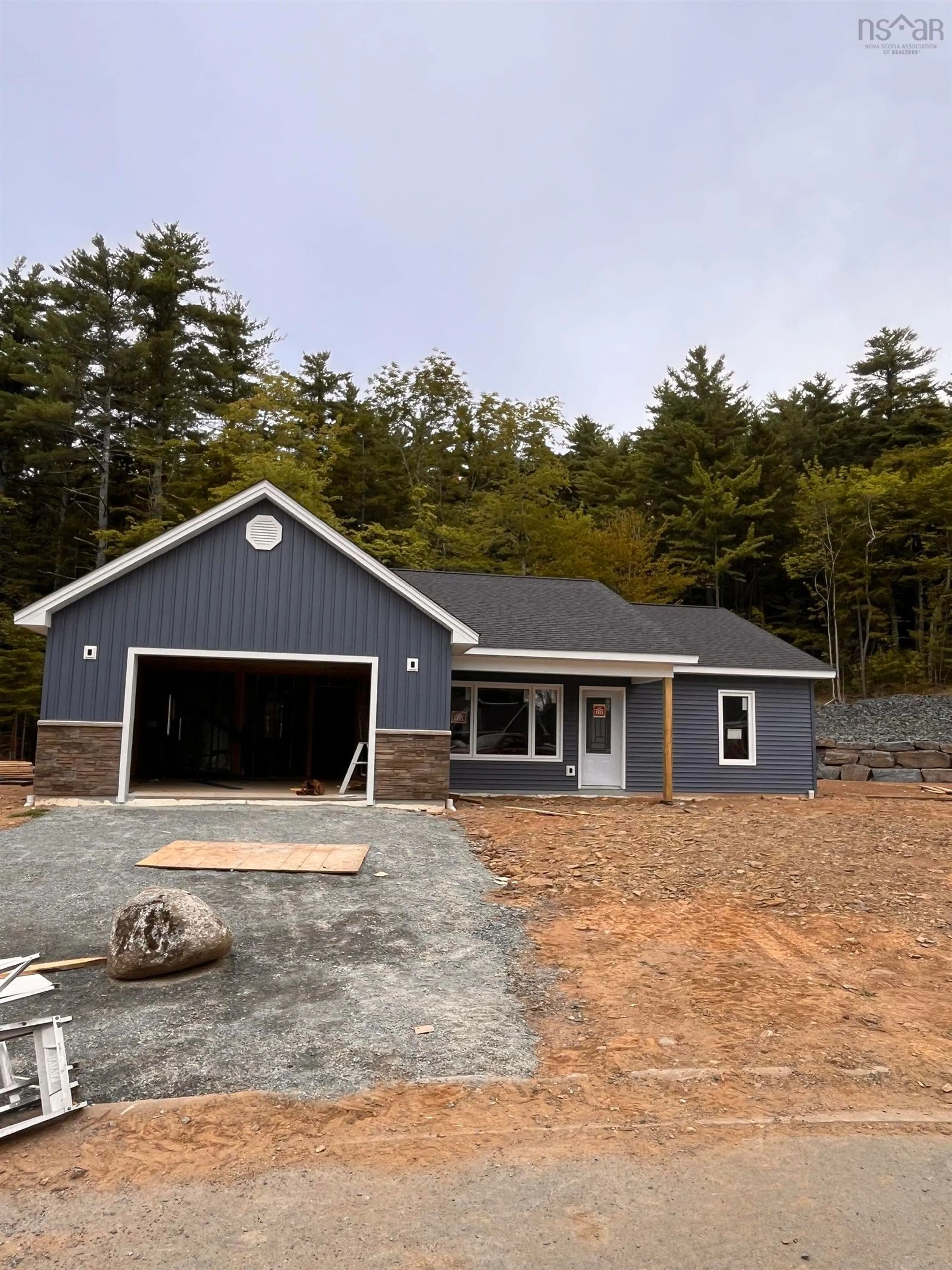 Home with vinyl exterior material for 264 Winburn Ave, Bridgewater Nova Scotia B3S 1P9