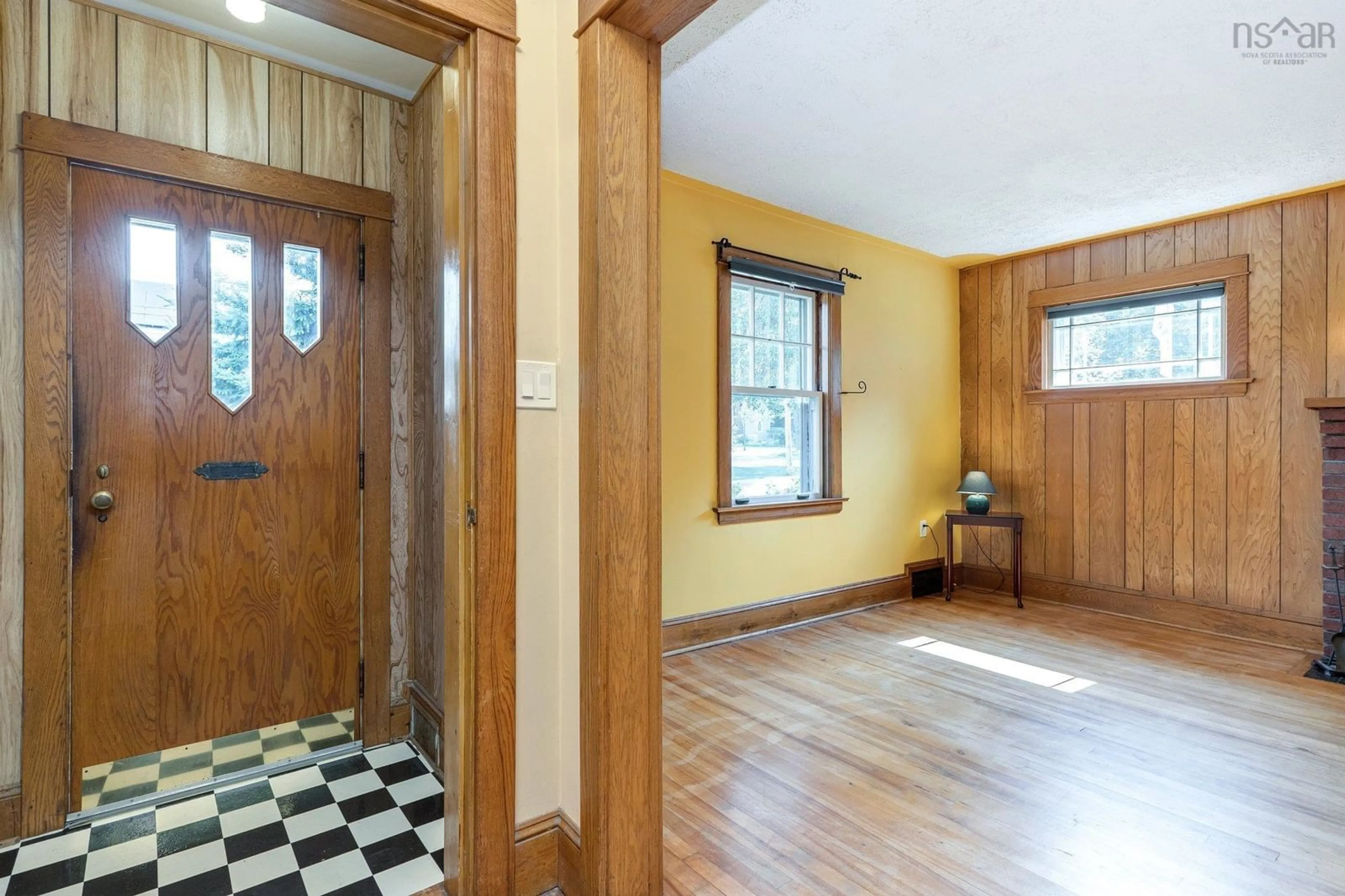 Indoor foyer, wood floors for 21 Colonial Ave, Kentville Nova Scotia B4N 1Z5