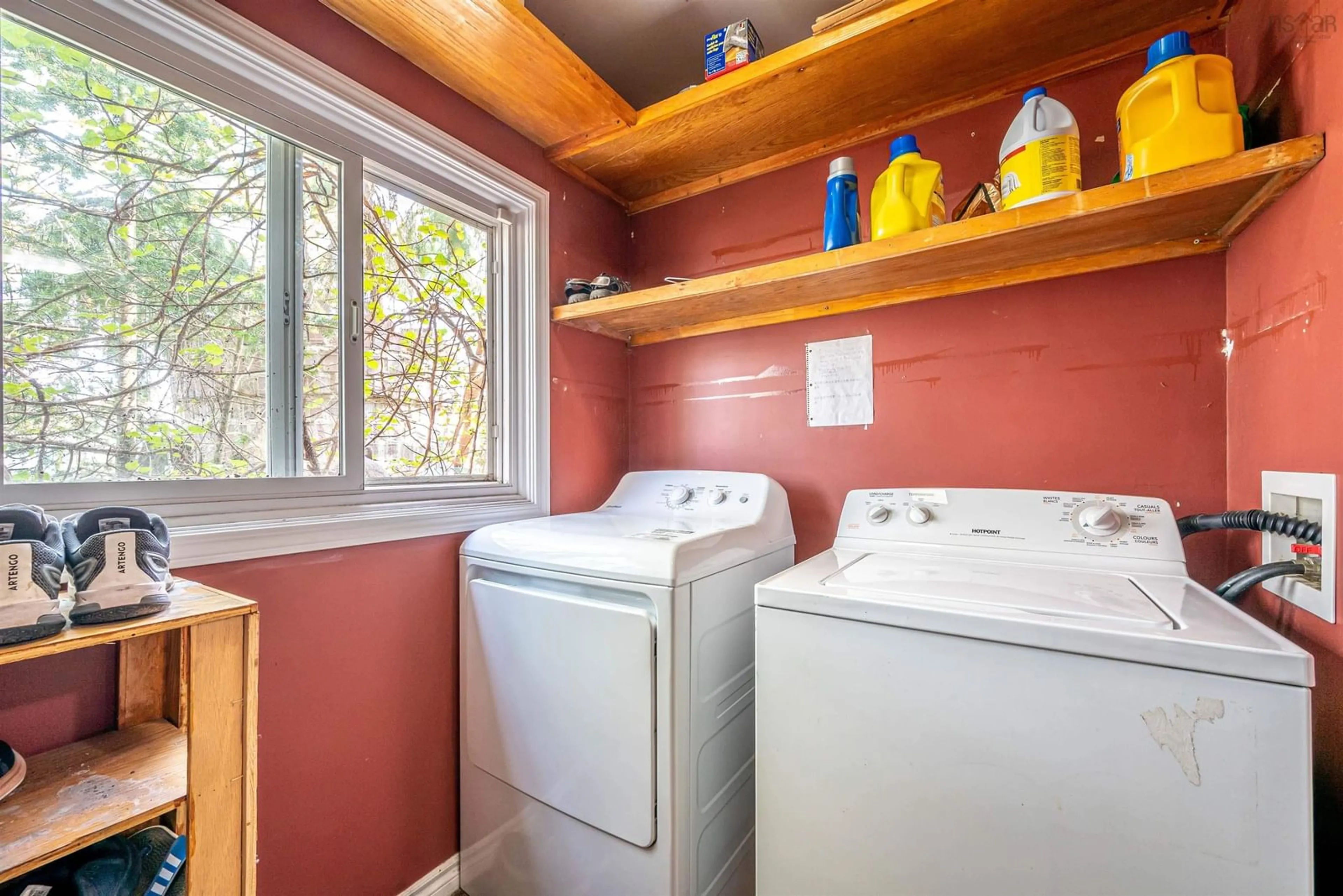 Laundry room for 5530 Atlantic St, Halifax Nova Scotia B3H 1G4