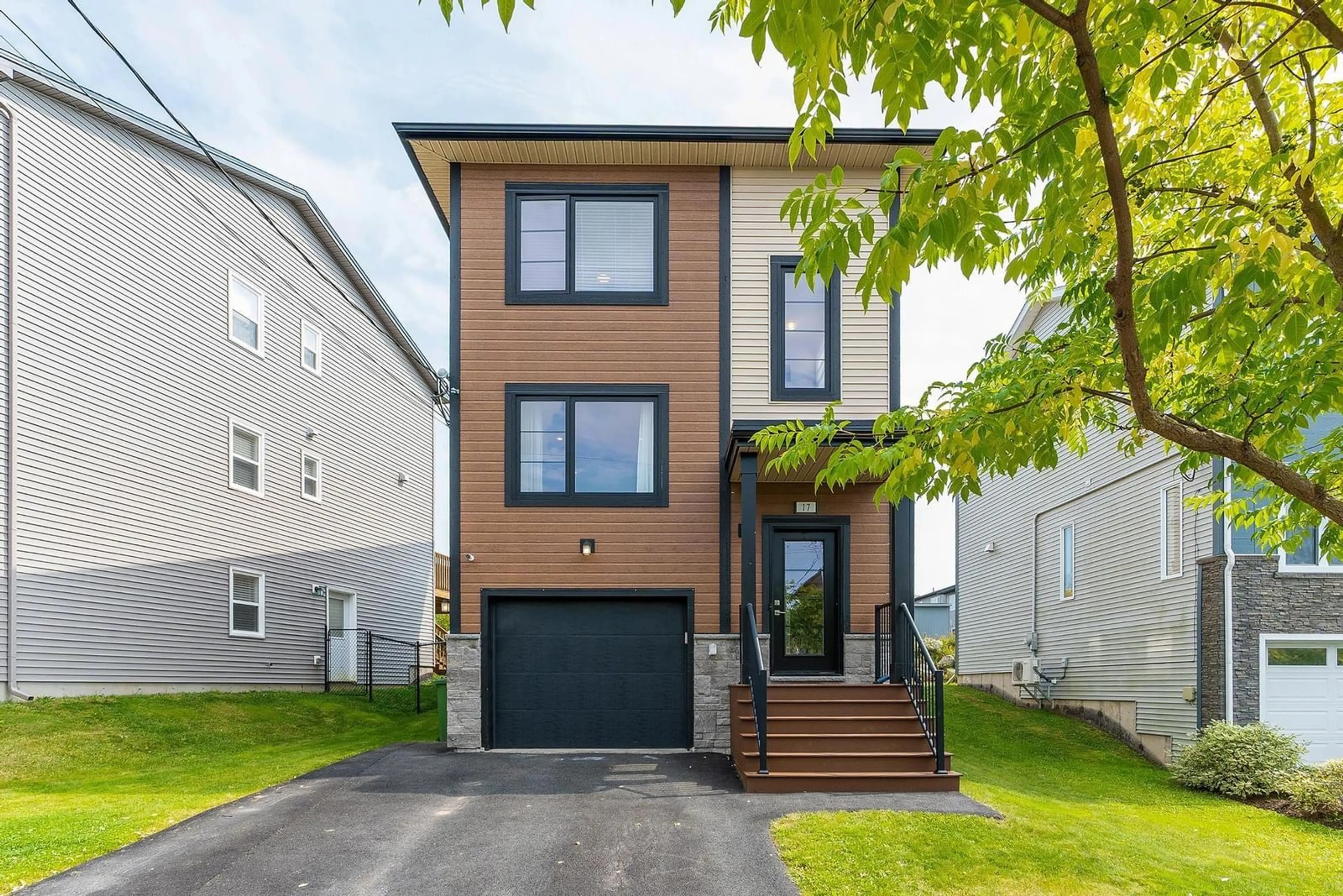 Frontside or backside of a home for 17 Onyx Cres, Halifax Nova Scotia B3P 0H5