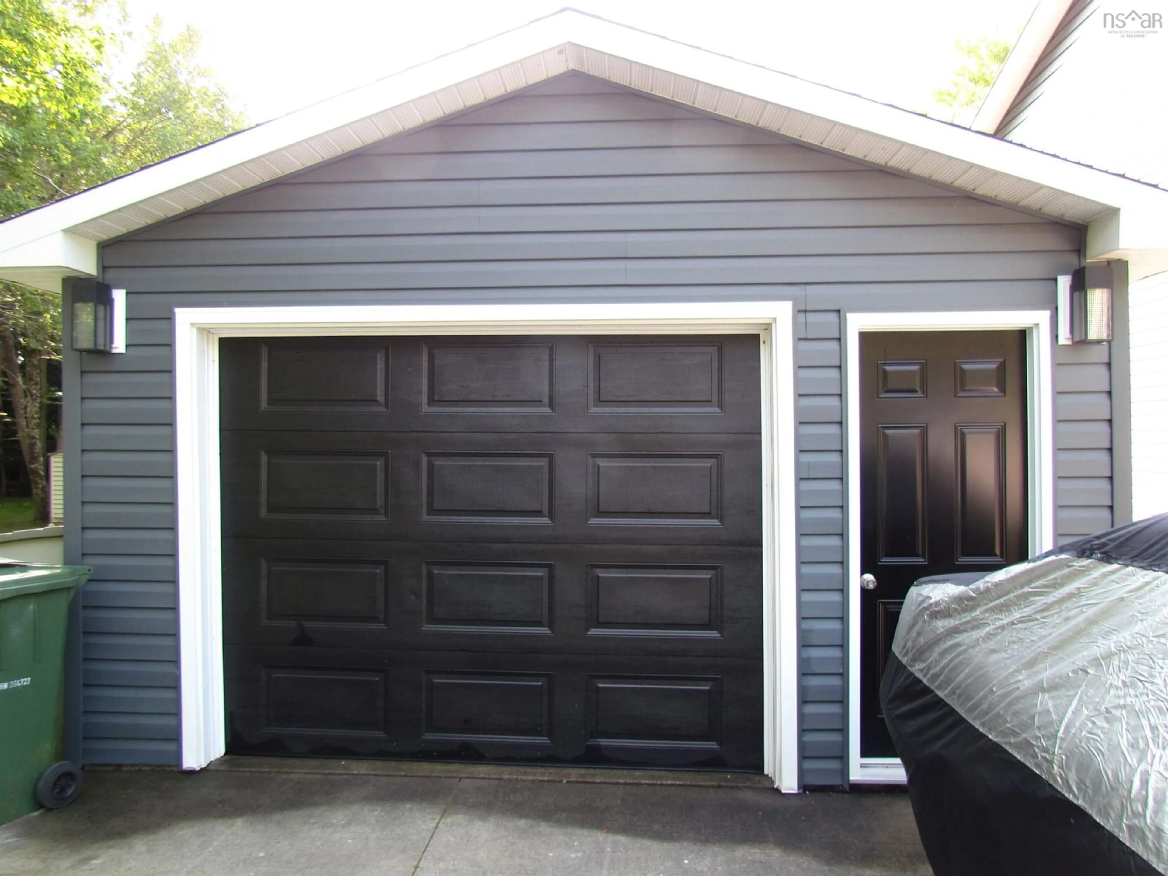 Indoor garage, wood floors for 155 Howe Ave, Fall River Nova Scotia B2T 1H7