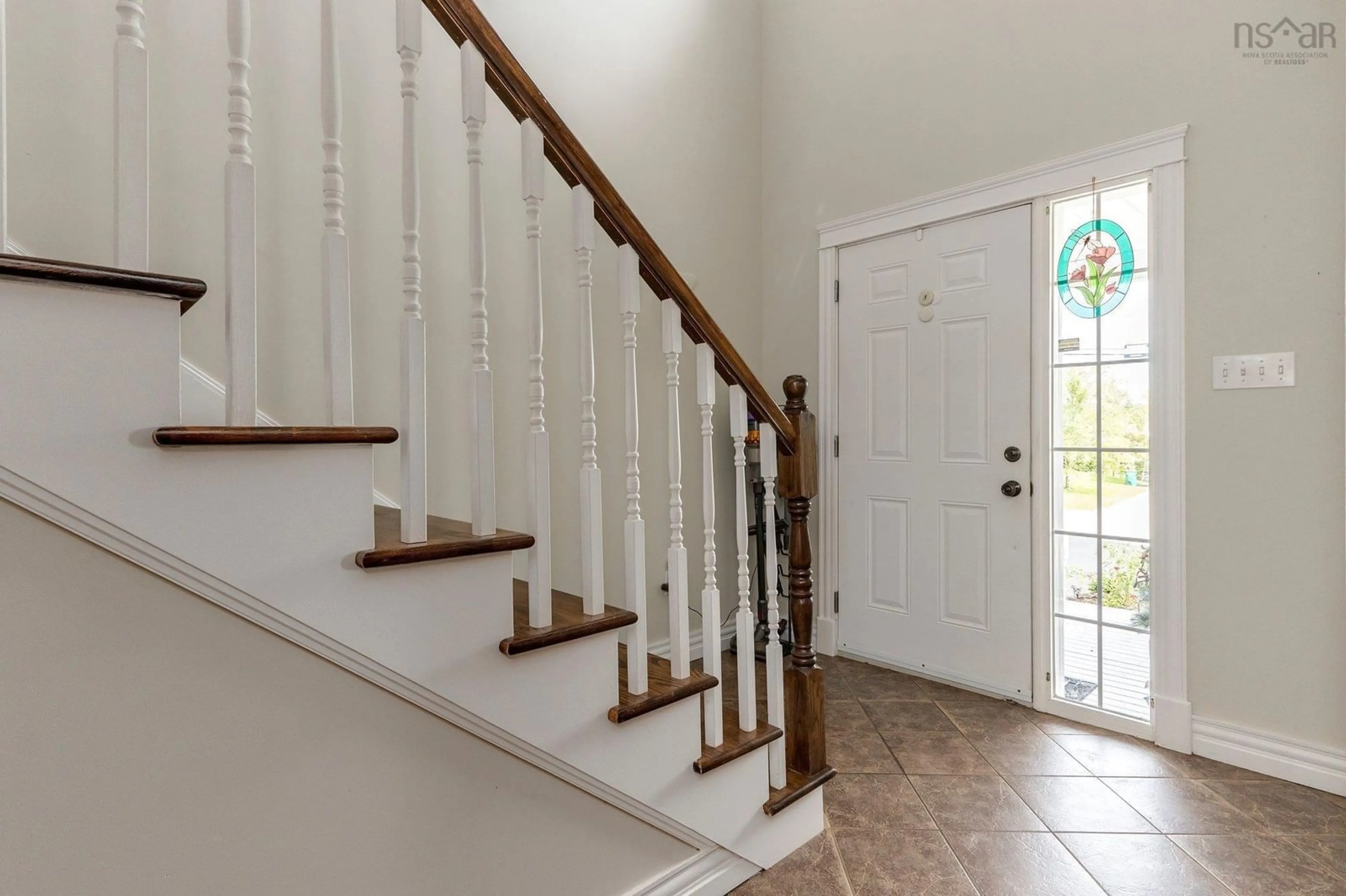 Indoor entryway, wood floors for 32 Halewood Dr, Falmouth Nova Scotia B0P 1L0