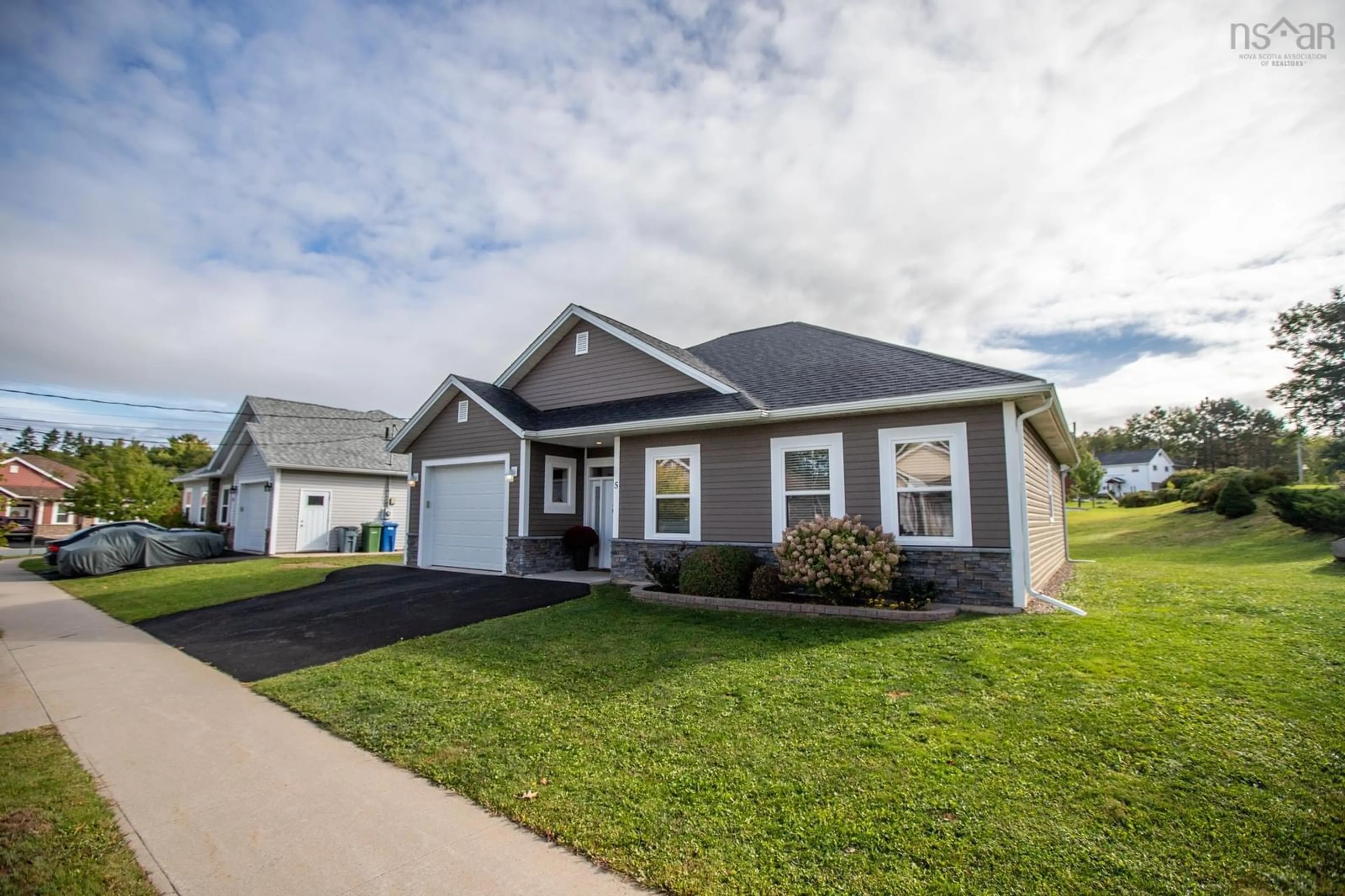 A pic from exterior of the house or condo for 5 Mellowglen Crt, Bedford Nova Scotia B4A 0J8