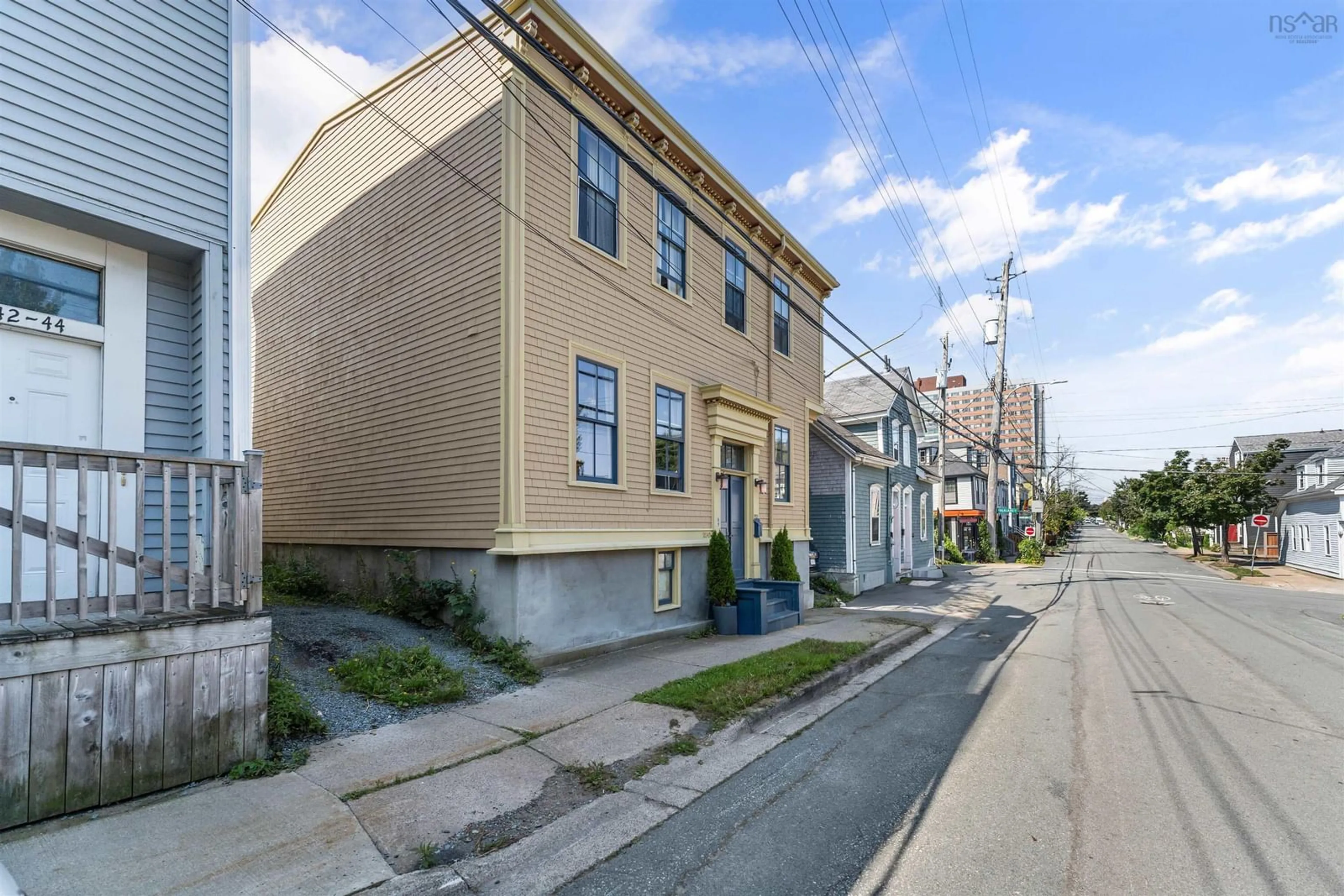 A pic from exterior of the house or condo, the street view for 2048 Creighton St, Halifax Nova Scotia B3K 3R2