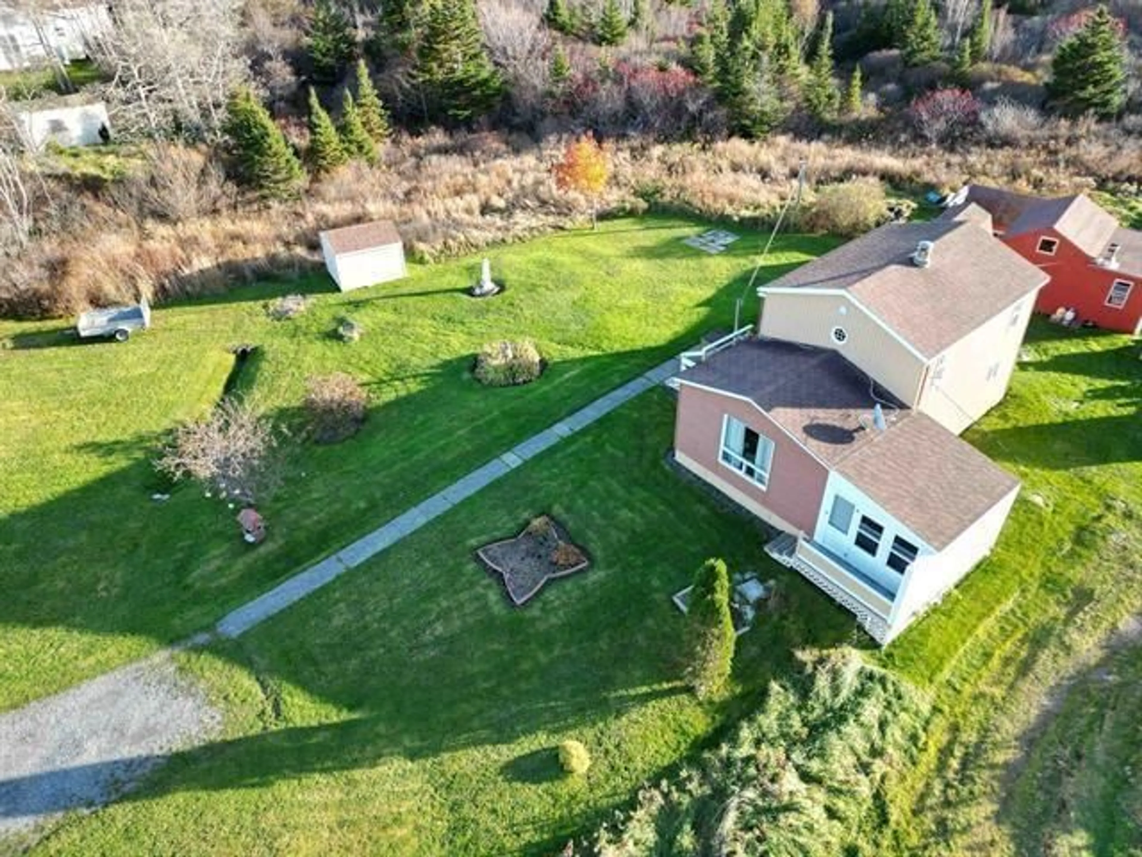 A pic from outside/outdoor area/front of a property/back of a property/a pic from drone, unknown for 870 Union St, Canso Nova Scotia B0H 1H0