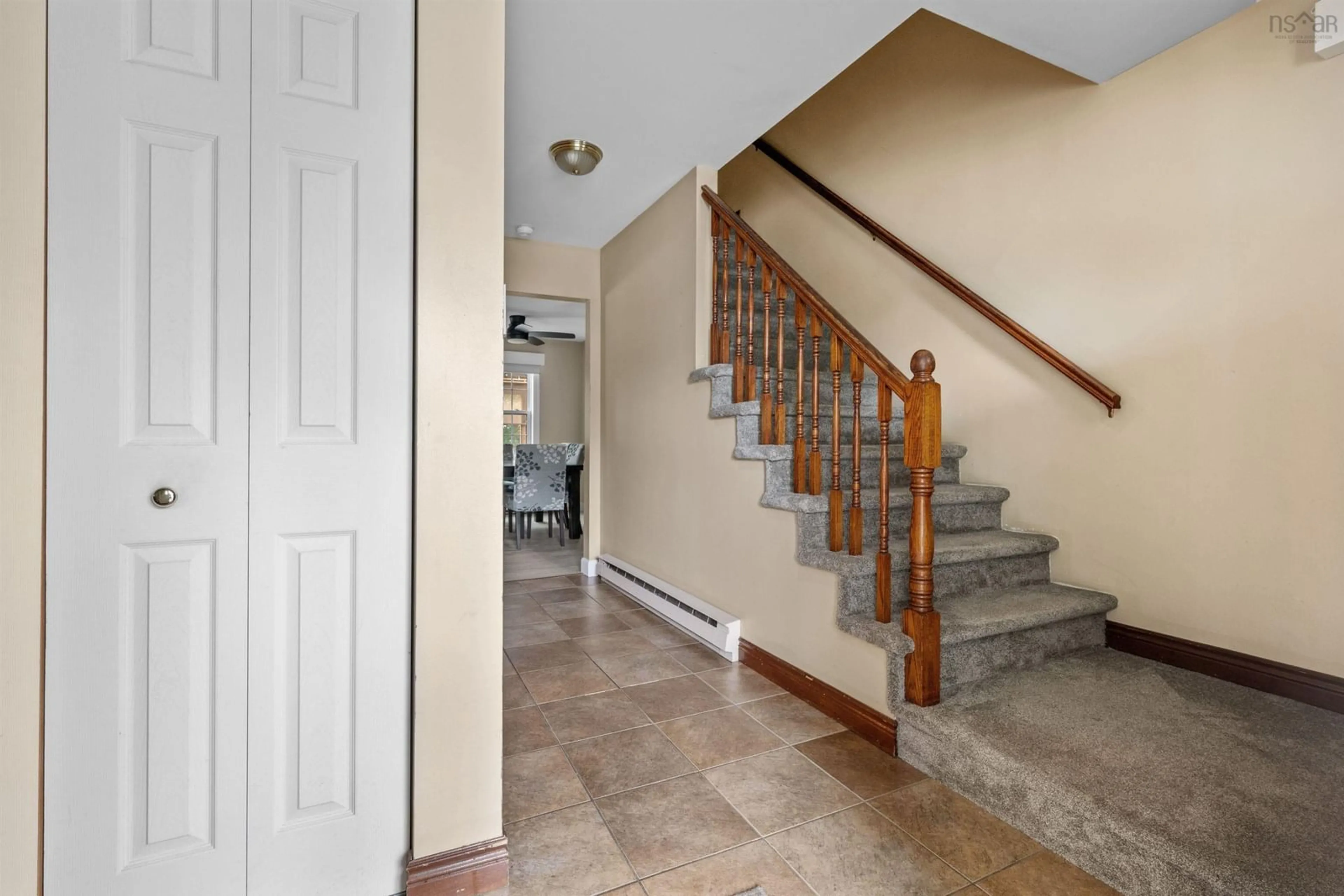 Indoor foyer, carpet floors for 40 Barry Allen Dr, Dartmouth Nova Scotia B2W 5Z9