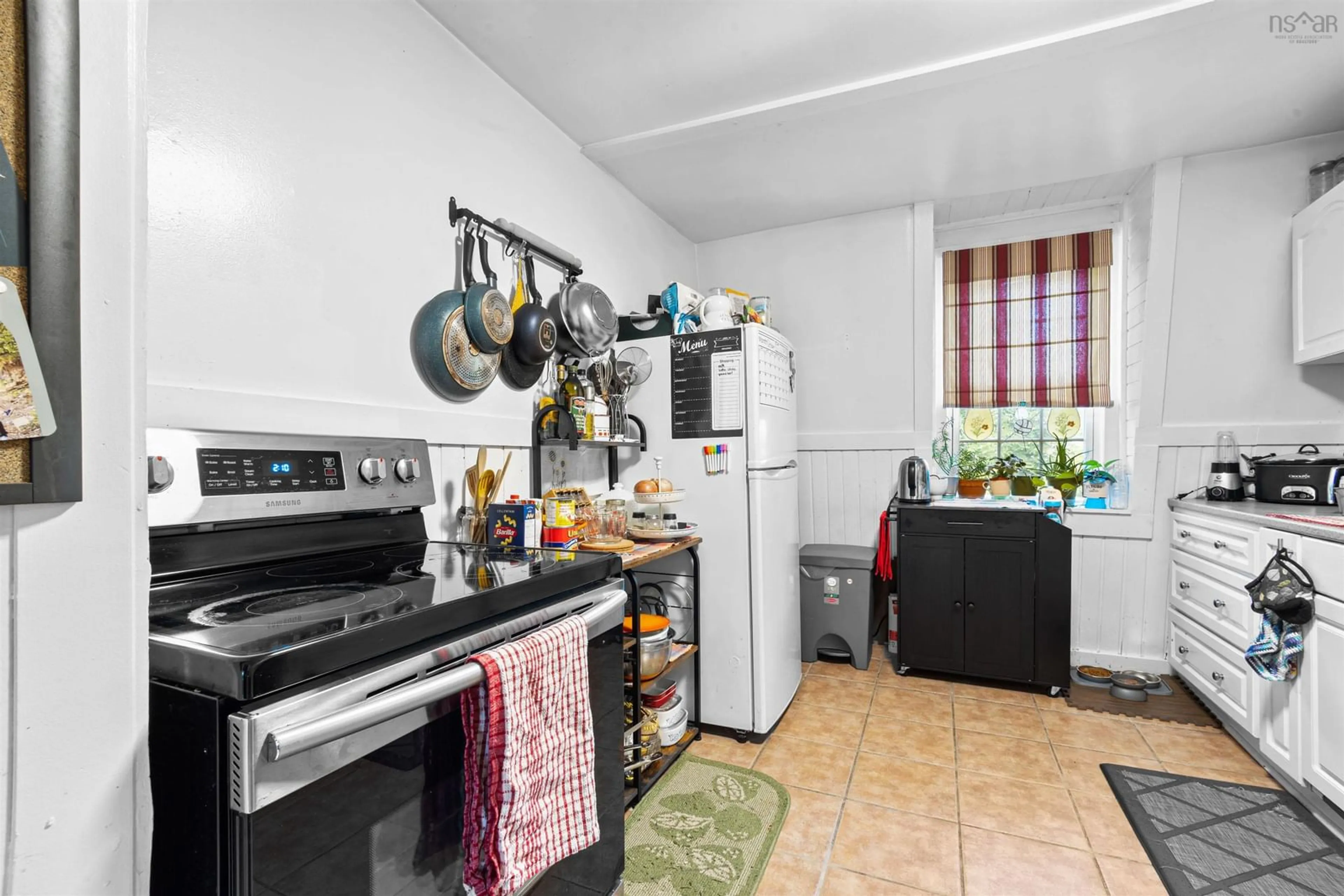 Standard kitchen, unknown floor, cottage for 2/2A John St, Dartmouth Nova Scotia B3A 1L4