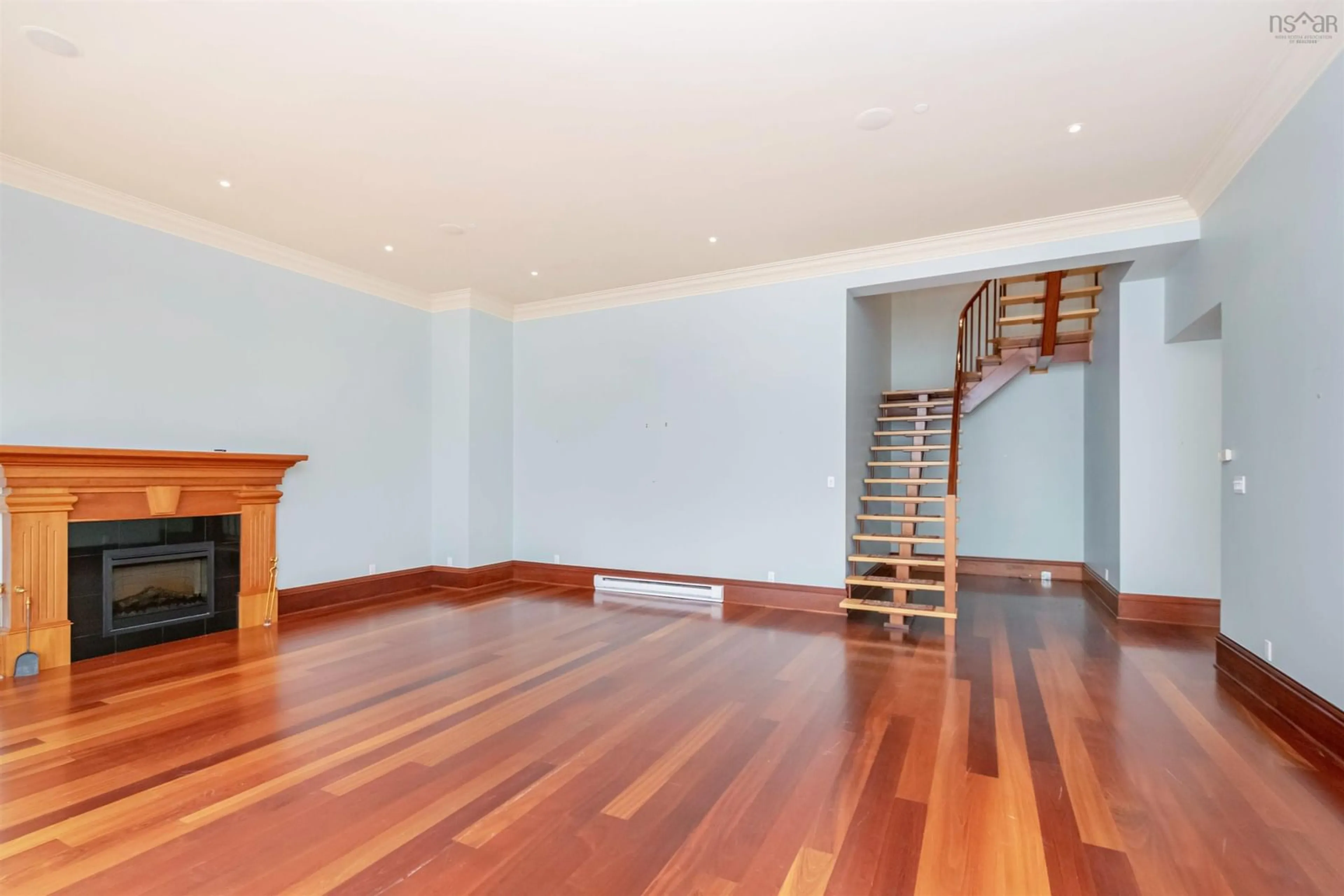 Indoor foyer, wood floors for 1470 Summer St #102, Halifax Nova Scotia B3H 3A3