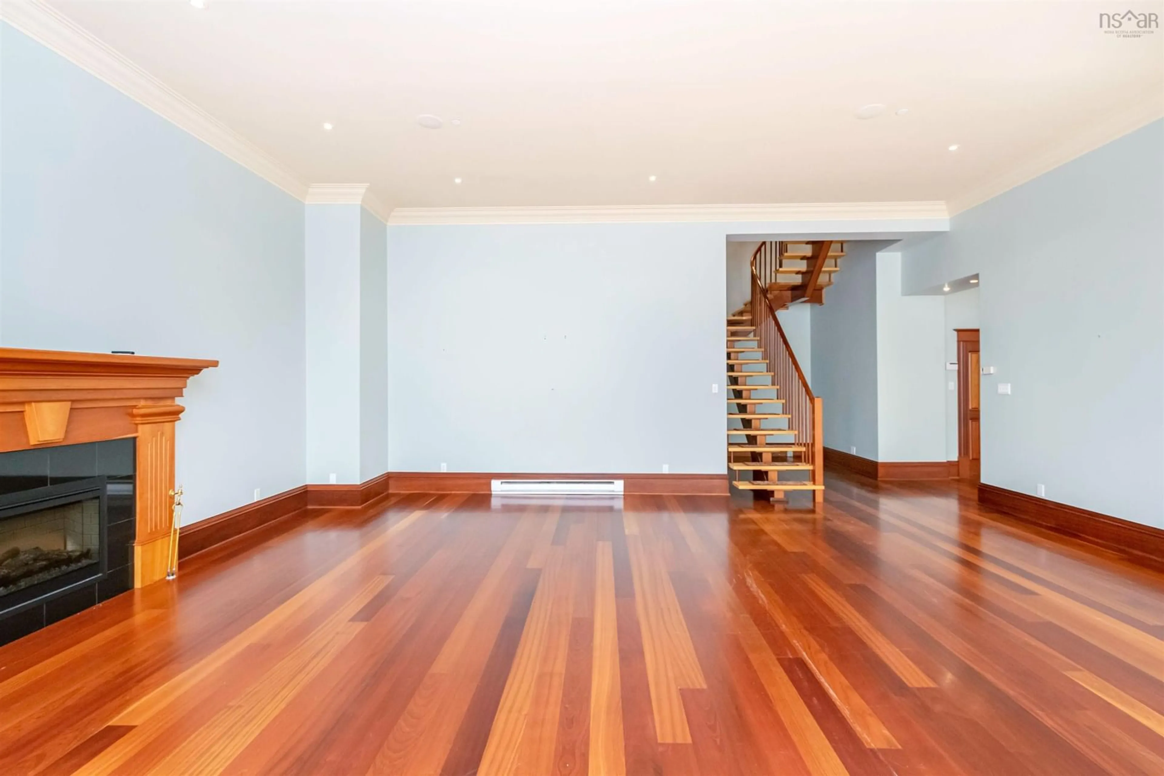 Indoor foyer, wood floors for 1470 Summer St #102, Halifax Nova Scotia B3H 3A3