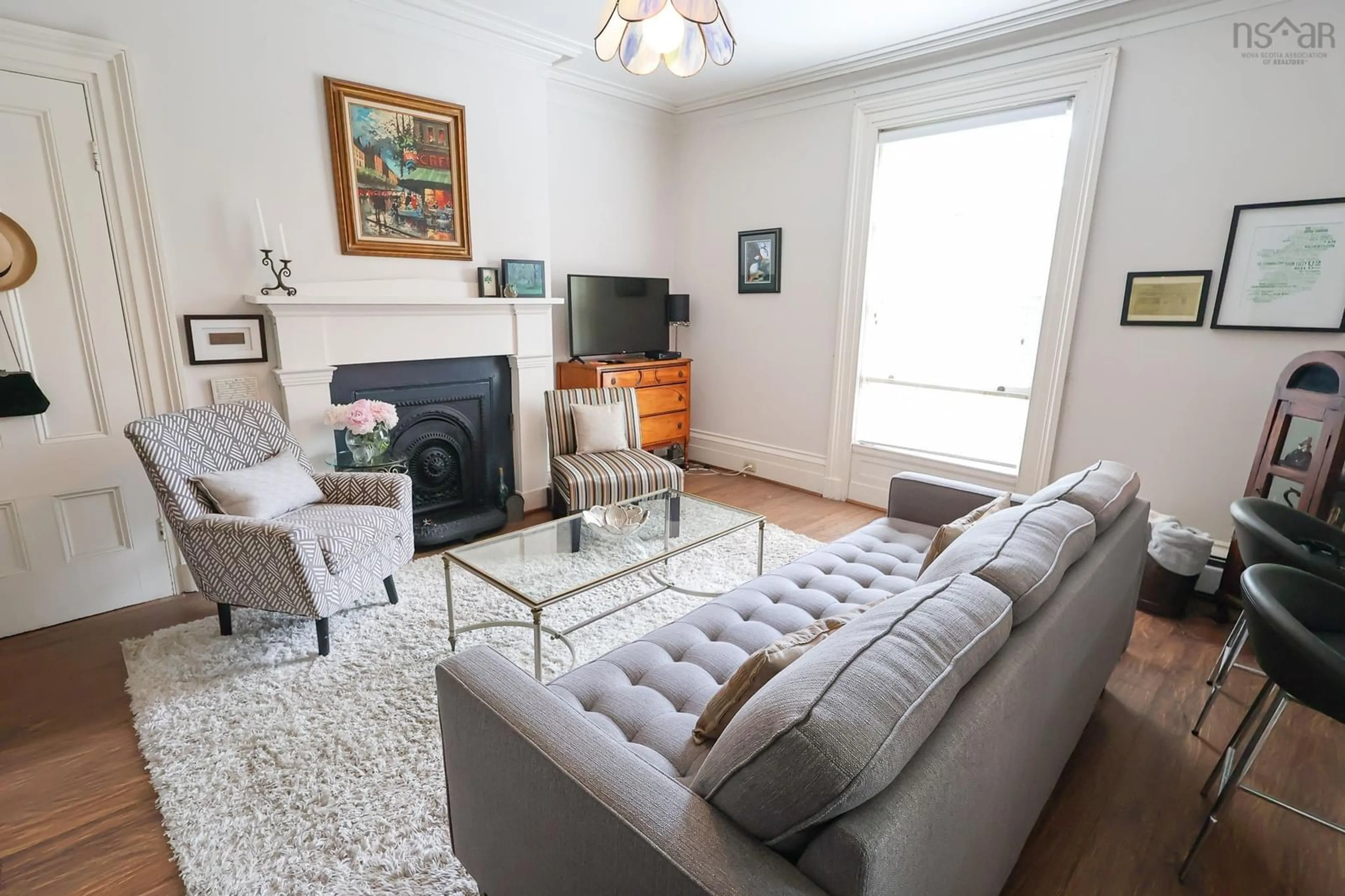 Living room, wood floors for 1325/1329 Brenton St, Halifax Nova Scotia B3J 2K5