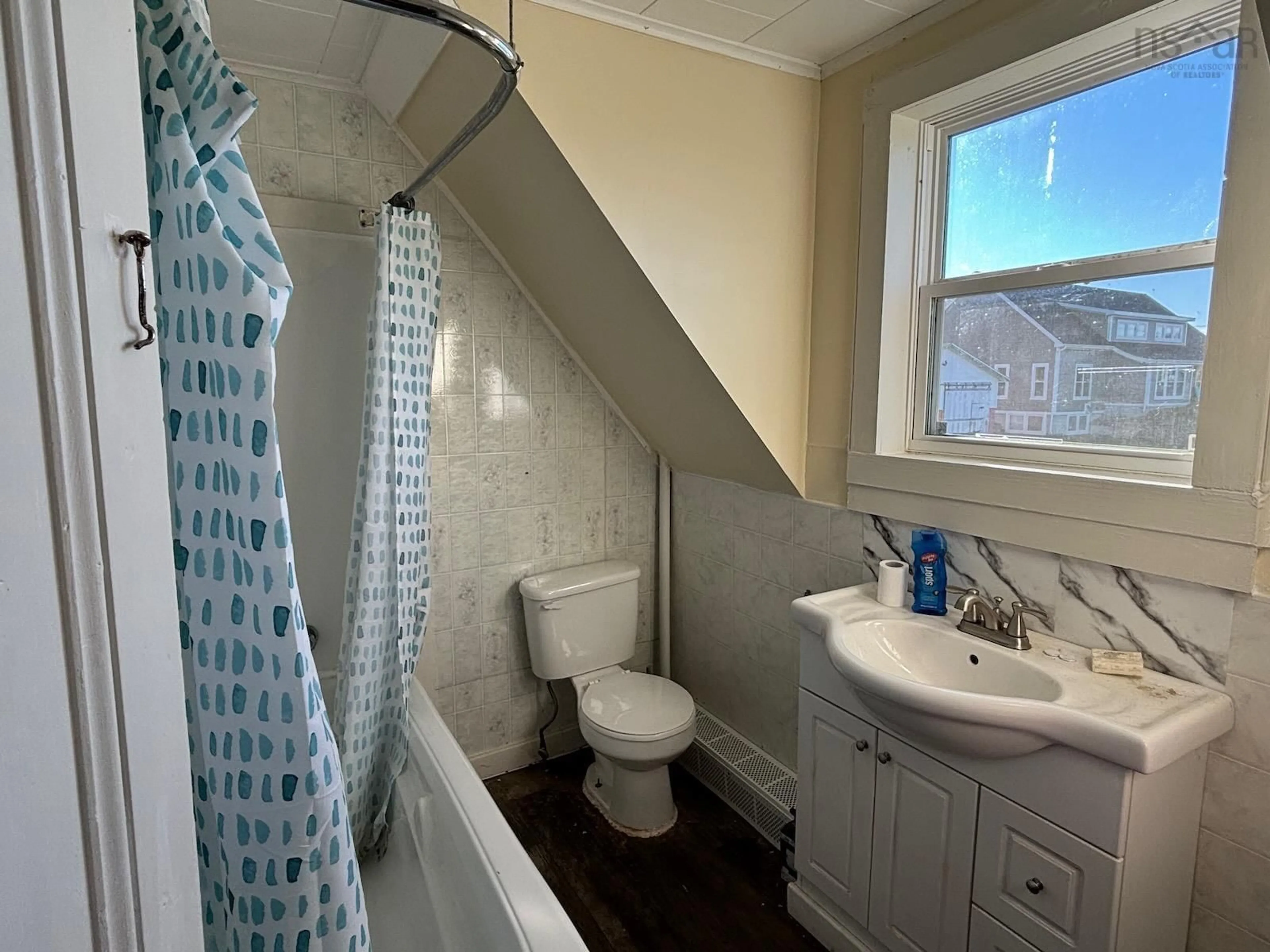 Standard bathroom, wood floors for 16 Regent St, Yarmouth Nova Scotia B5A 2L3