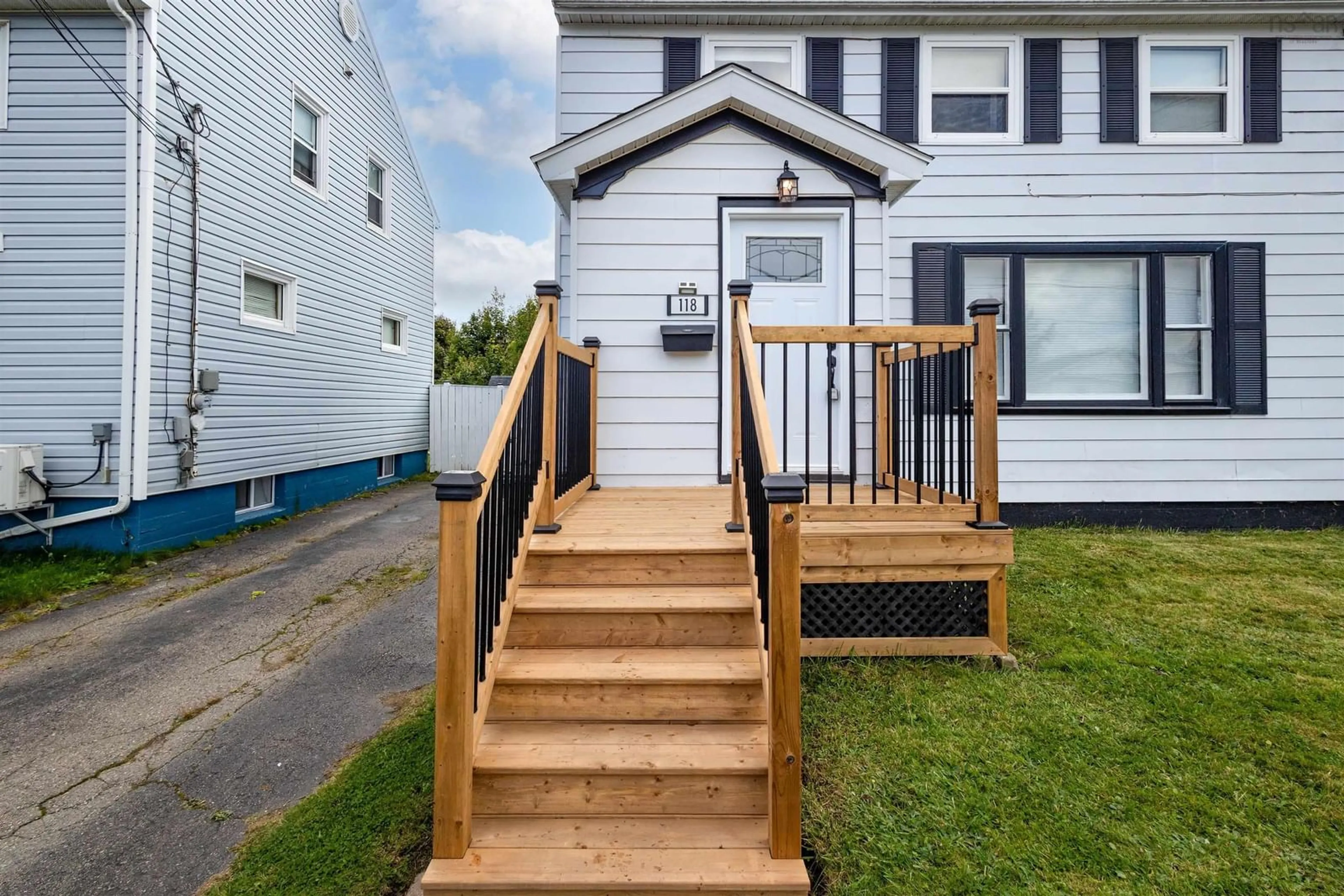 Frontside or backside of a home for 118 Lorne St, Sydney Nova Scotia B1P 4H4