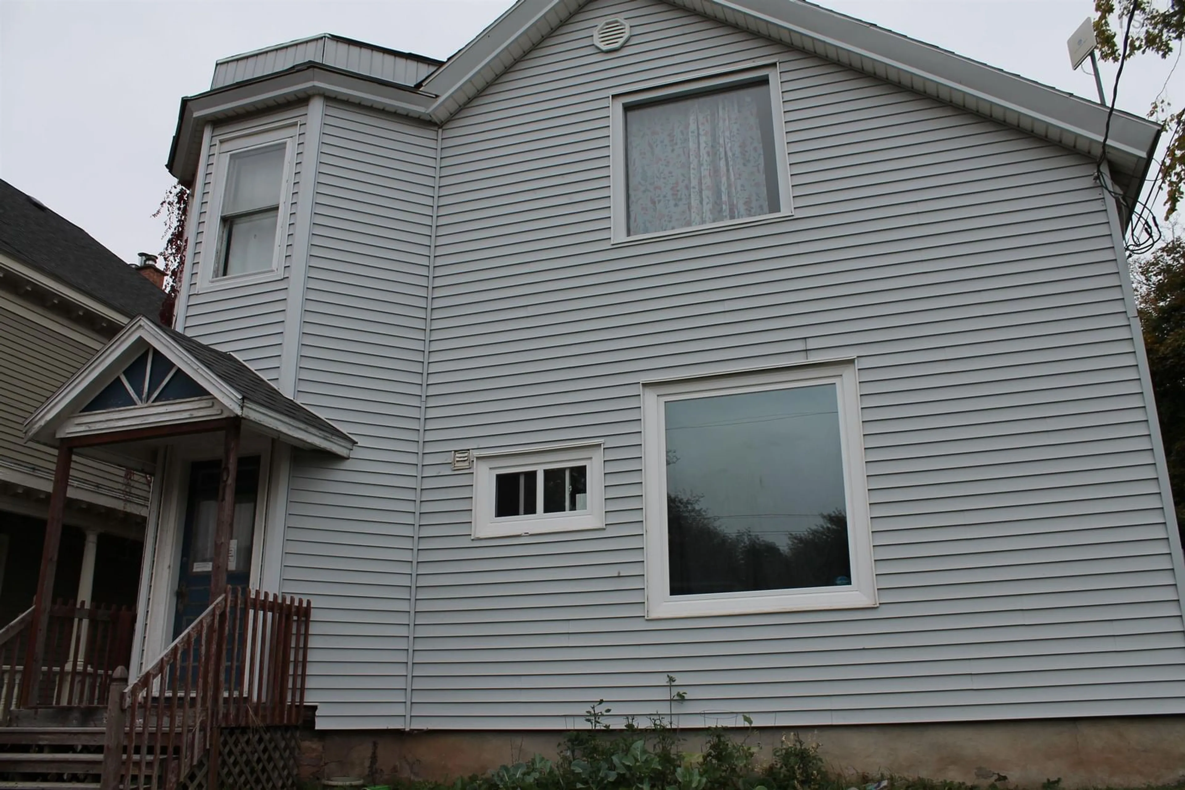 Home with vinyl exterior material for 101 Park St, Truro Nova Scotia B2N 3J5