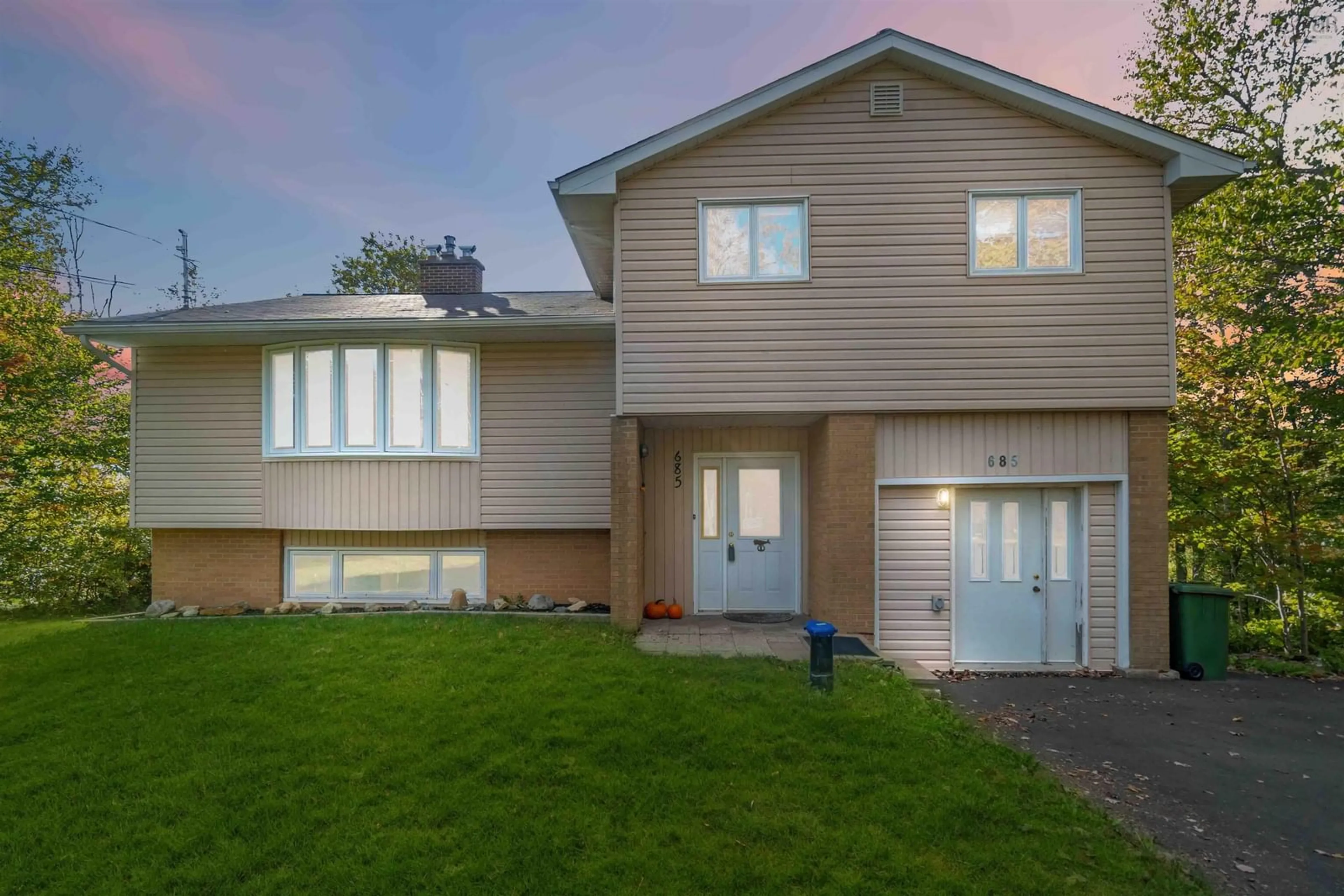 Frontside or backside of a home for 685 Lakeview Ave, Middle Sackville Nova Scotia B4E 3B8