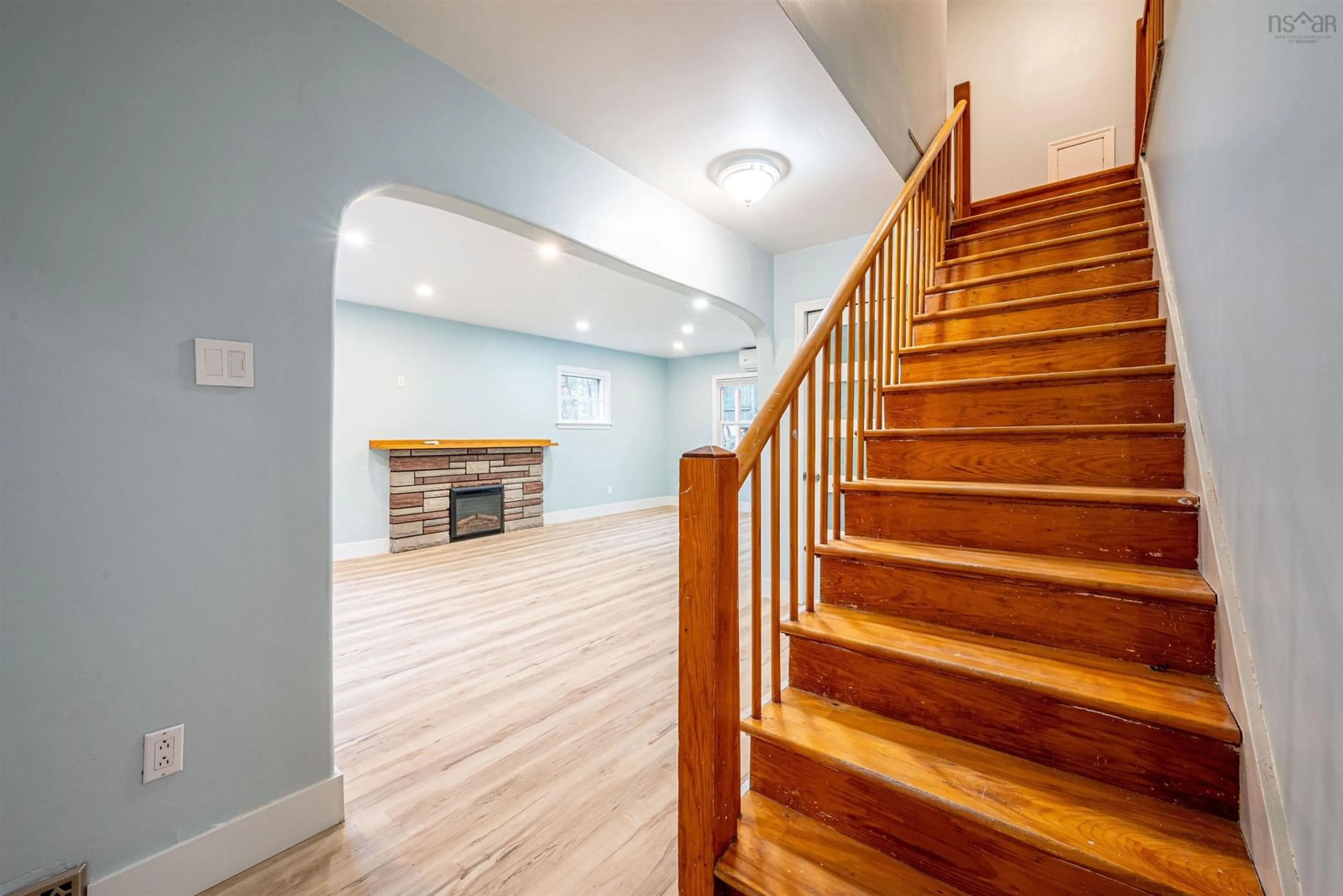 Indoor foyer, wood floors for 192 St Margaret's Bay Road, Halifax Regional Municipality Nova Scotia B3N 1J3