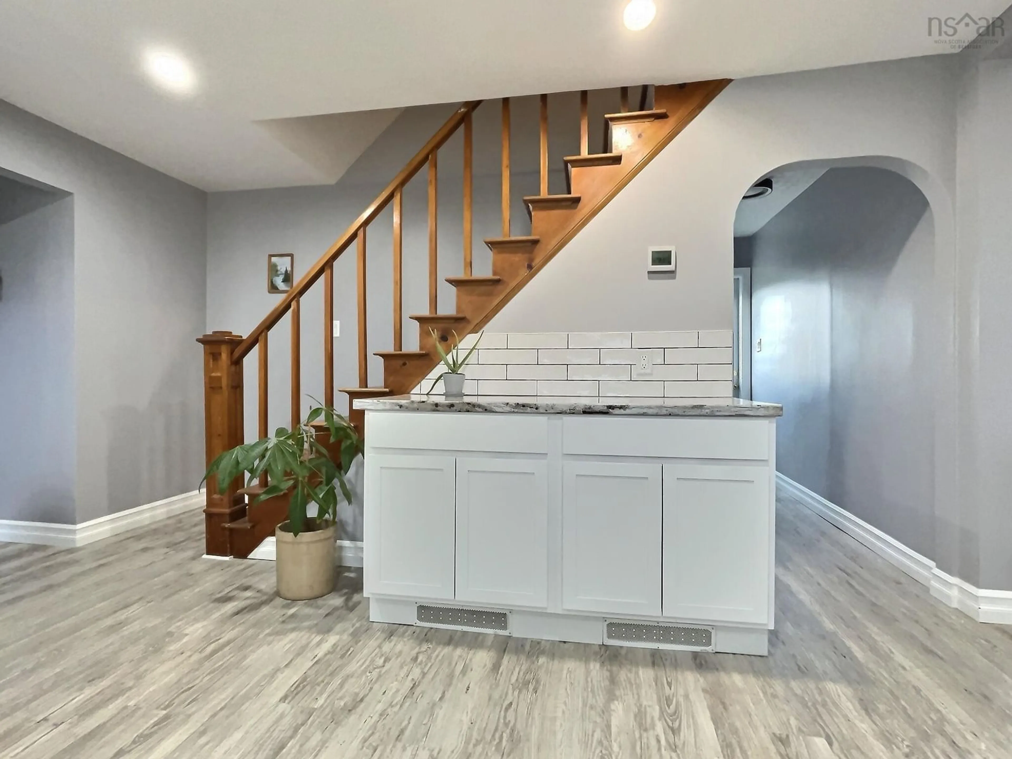 Indoor entryway, wood floors for 5 Chemin Pembroke, Grand Étang Nova Scotia B0E 1L0