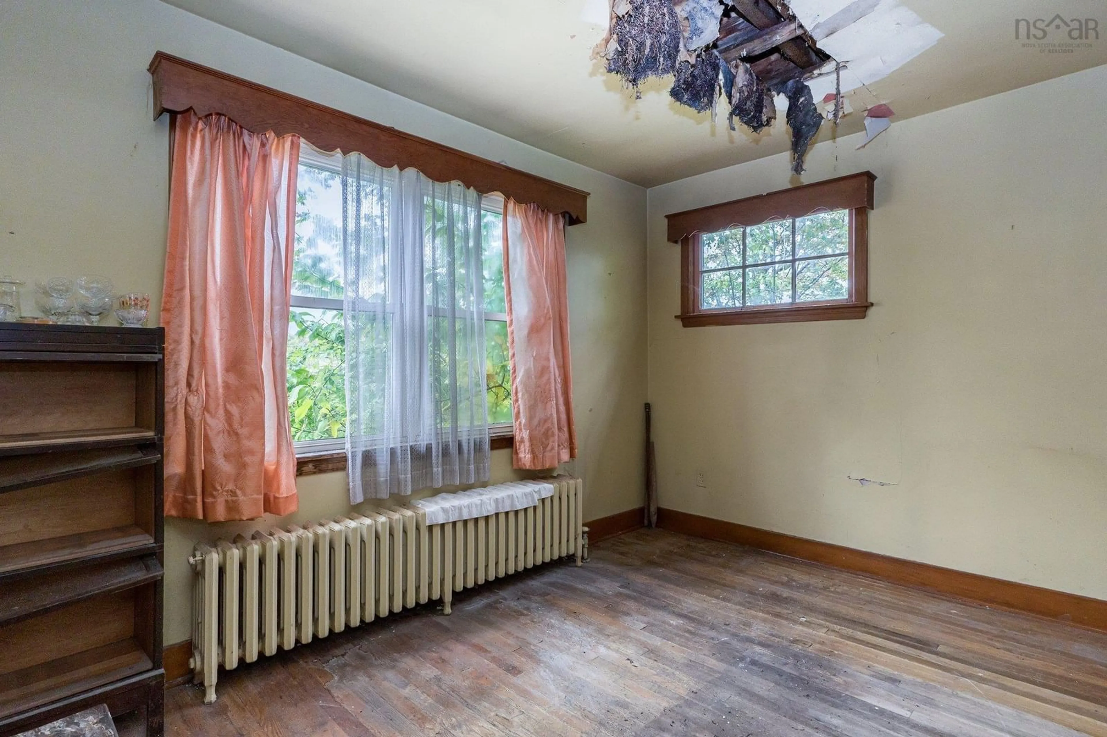 A pic of a room, wood floors for 303 St. Margaret's Bay Rd, Halifax Nova Scotia B3N 1J8