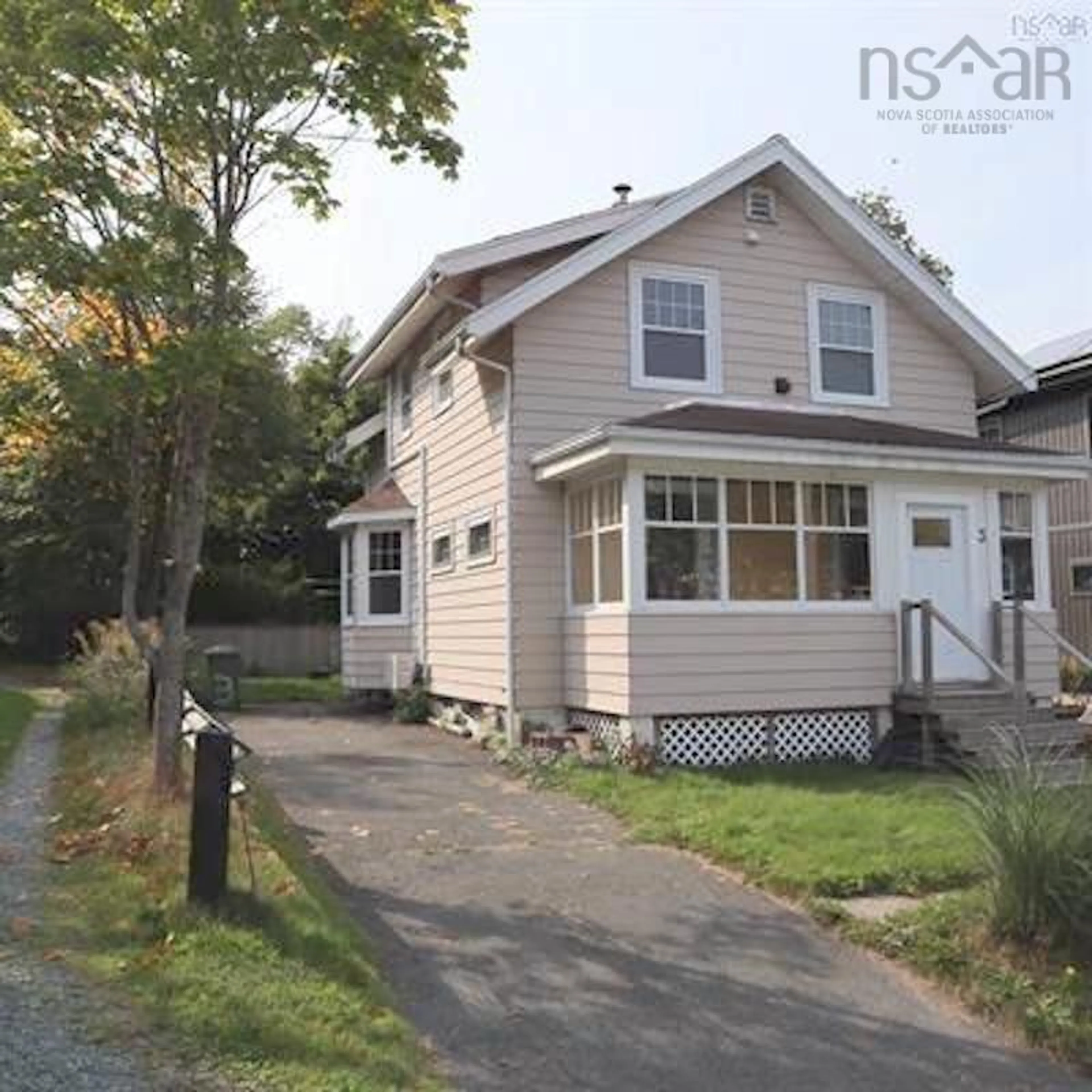 Frontside or backside of a home, the street view for 3 Thompson St, Dartmouth Nova Scotia B2Y 2X8