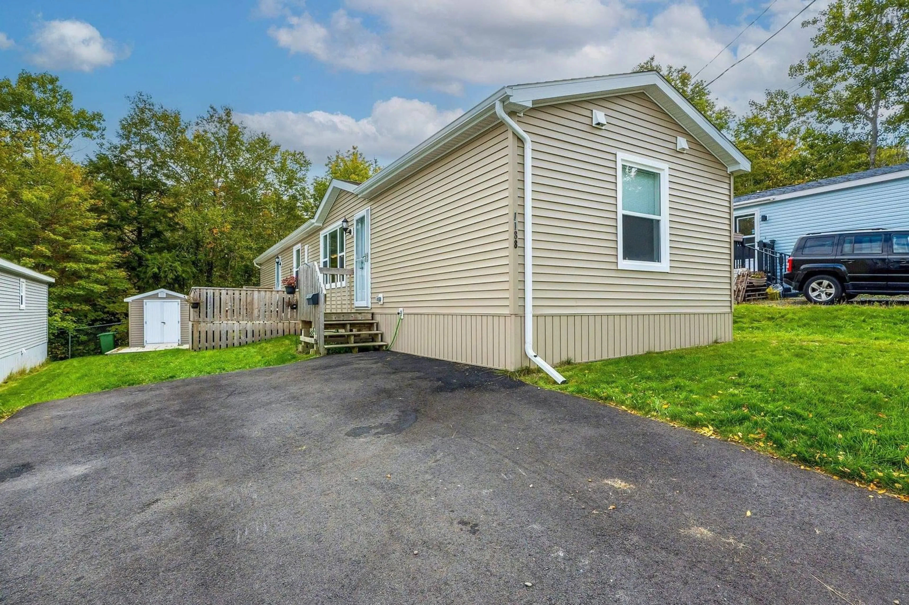 Home with vinyl exterior material for 1188 Susan Dr, Beaver Bank Nova Scotia B4E 1P1