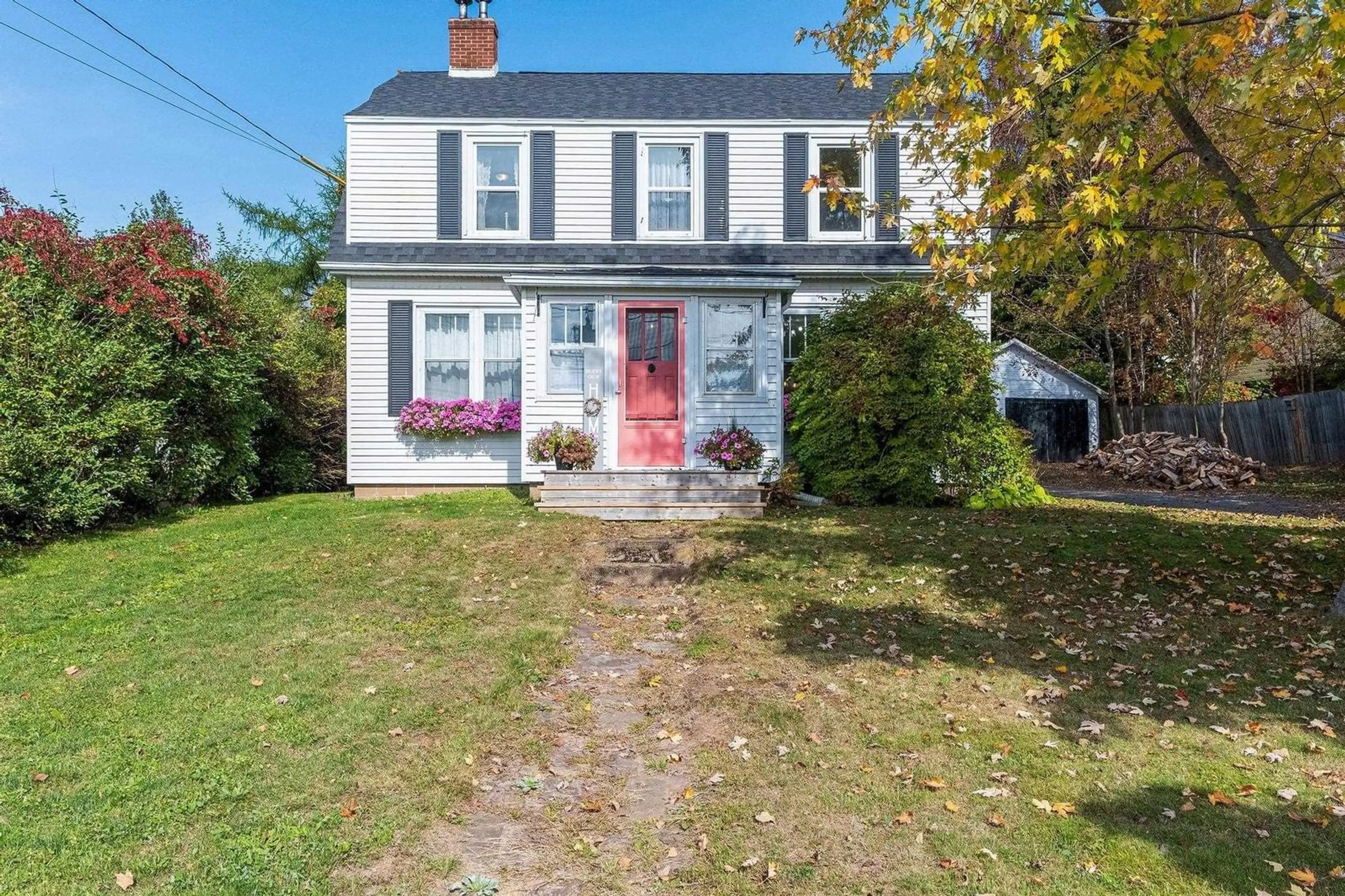A pic from exterior of the house or condo, cottage for 9823 Main St, Canning Nova Scotia B0P 1H0