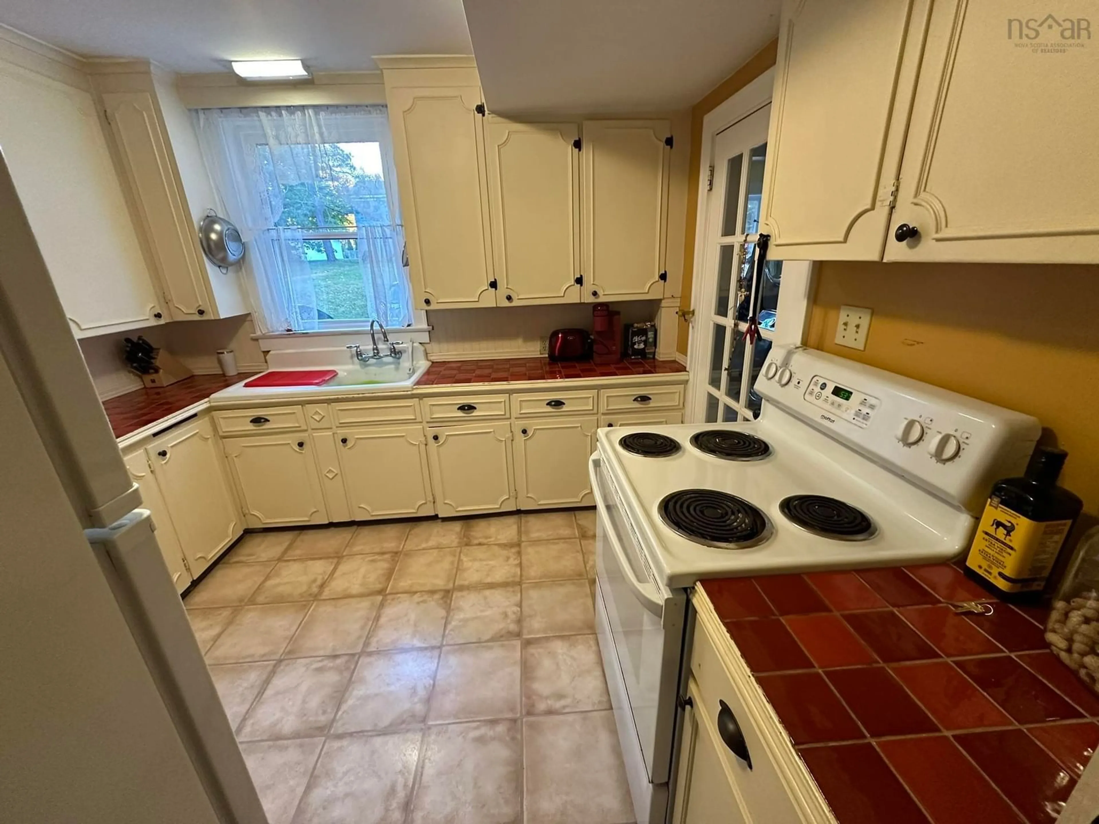 Kitchen, ceramic floors, cottage for 346 Park St, Kentville Nova Scotia B4N 1M9