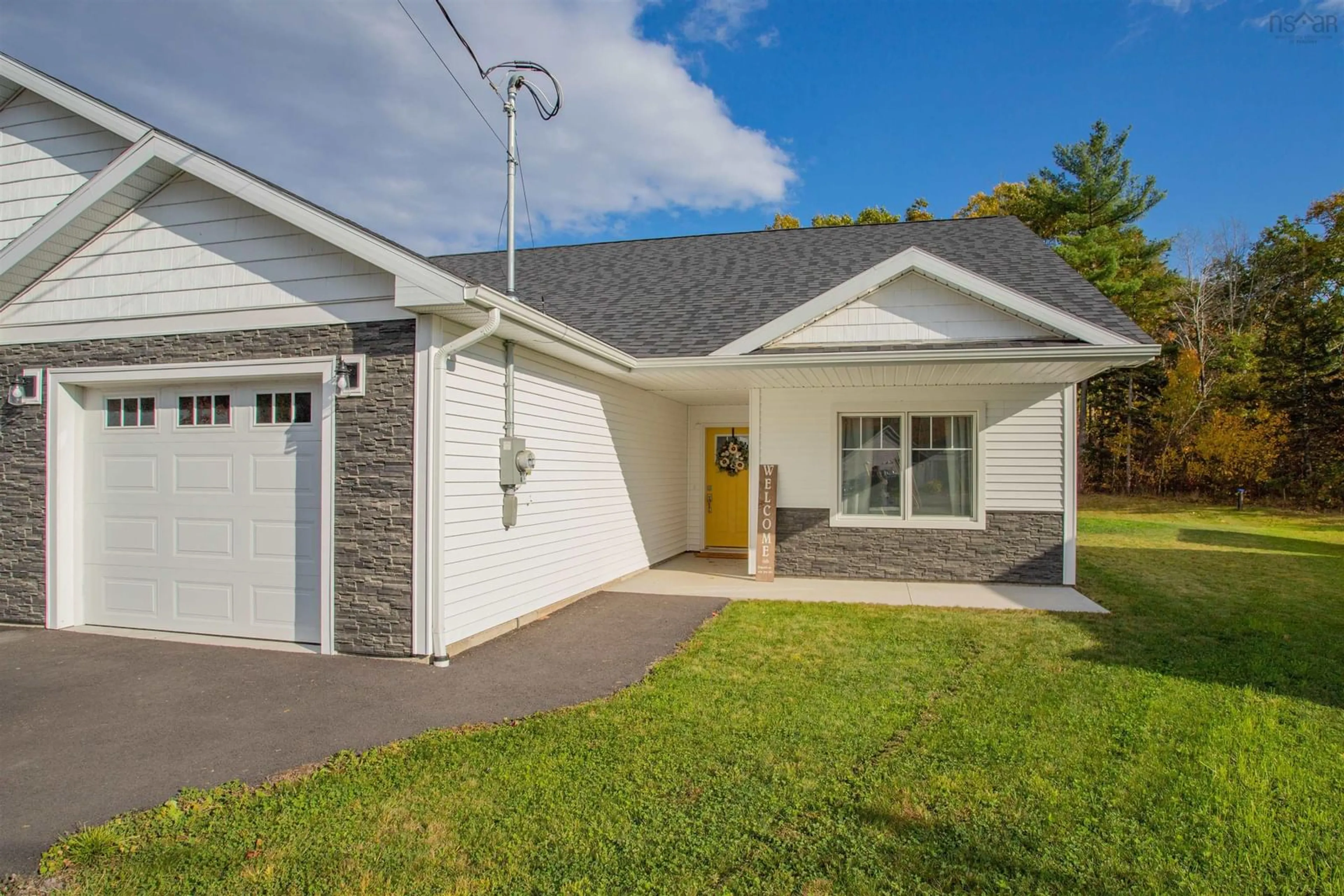 Home with vinyl exterior material for 1125 Percy Crt, Aylesford Nova Scotia B0P 1C0