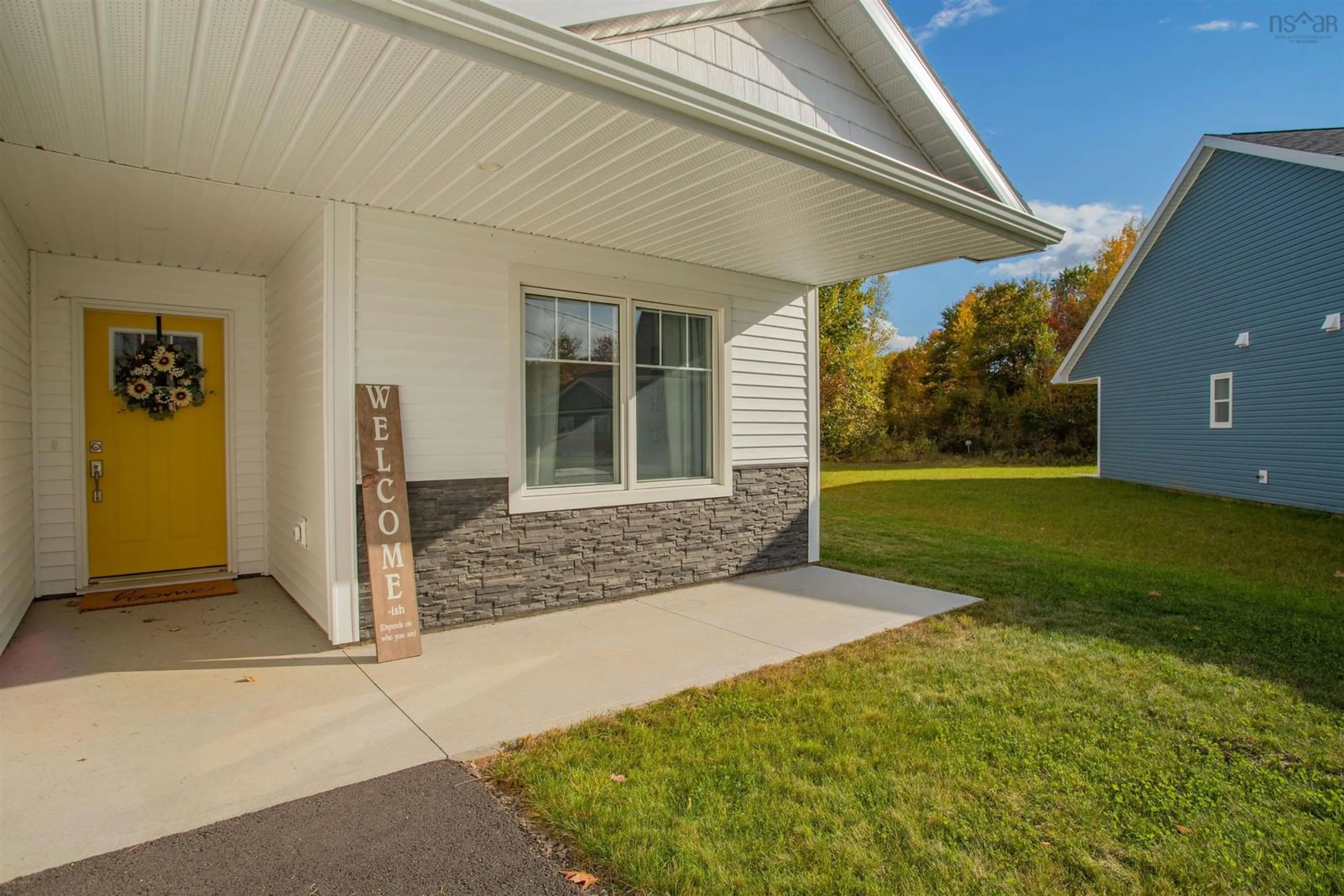 Home with vinyl exterior material for 1125 Percy Crt, Aylesford Nova Scotia B0P 1C0