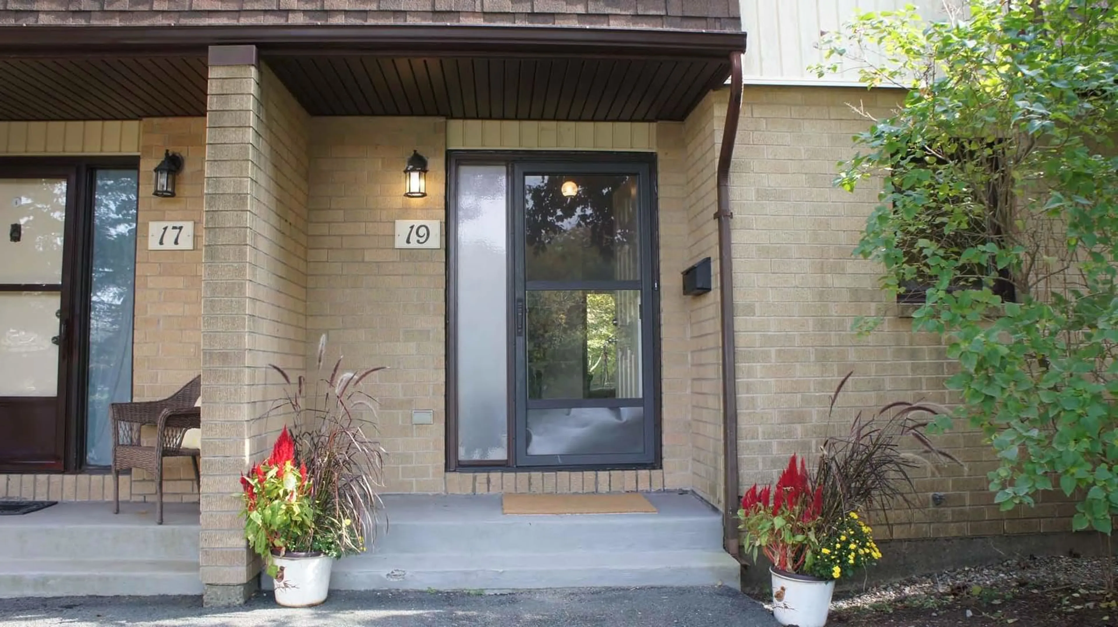 Indoor entryway, wood floors for 19 Westridge Dr, Halifax Nova Scotia B3M 1K6