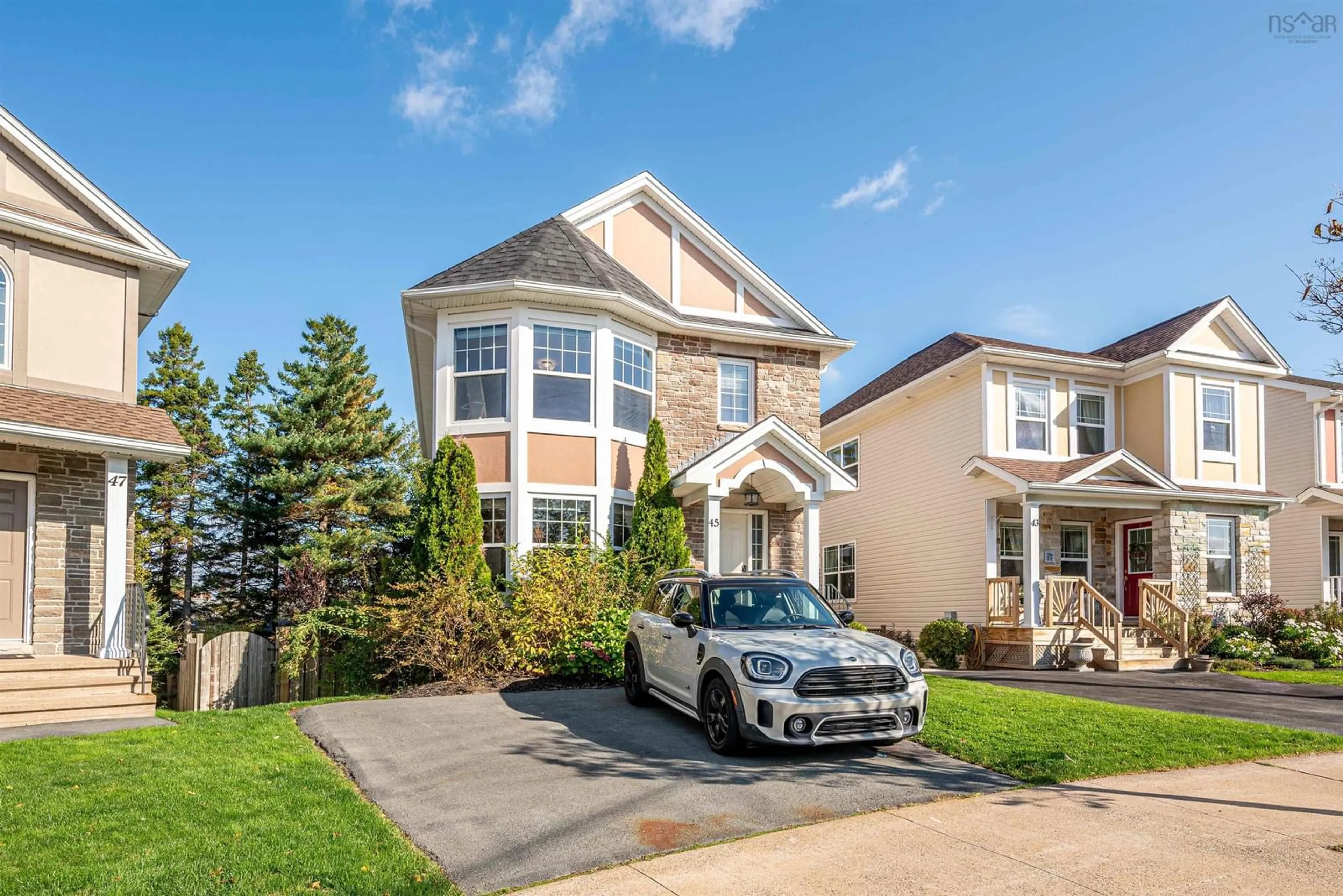 A pic from exterior of the house or condo, the street view for 45 Ridgestone Crt, Halifax Nova Scotia B3N 3H8