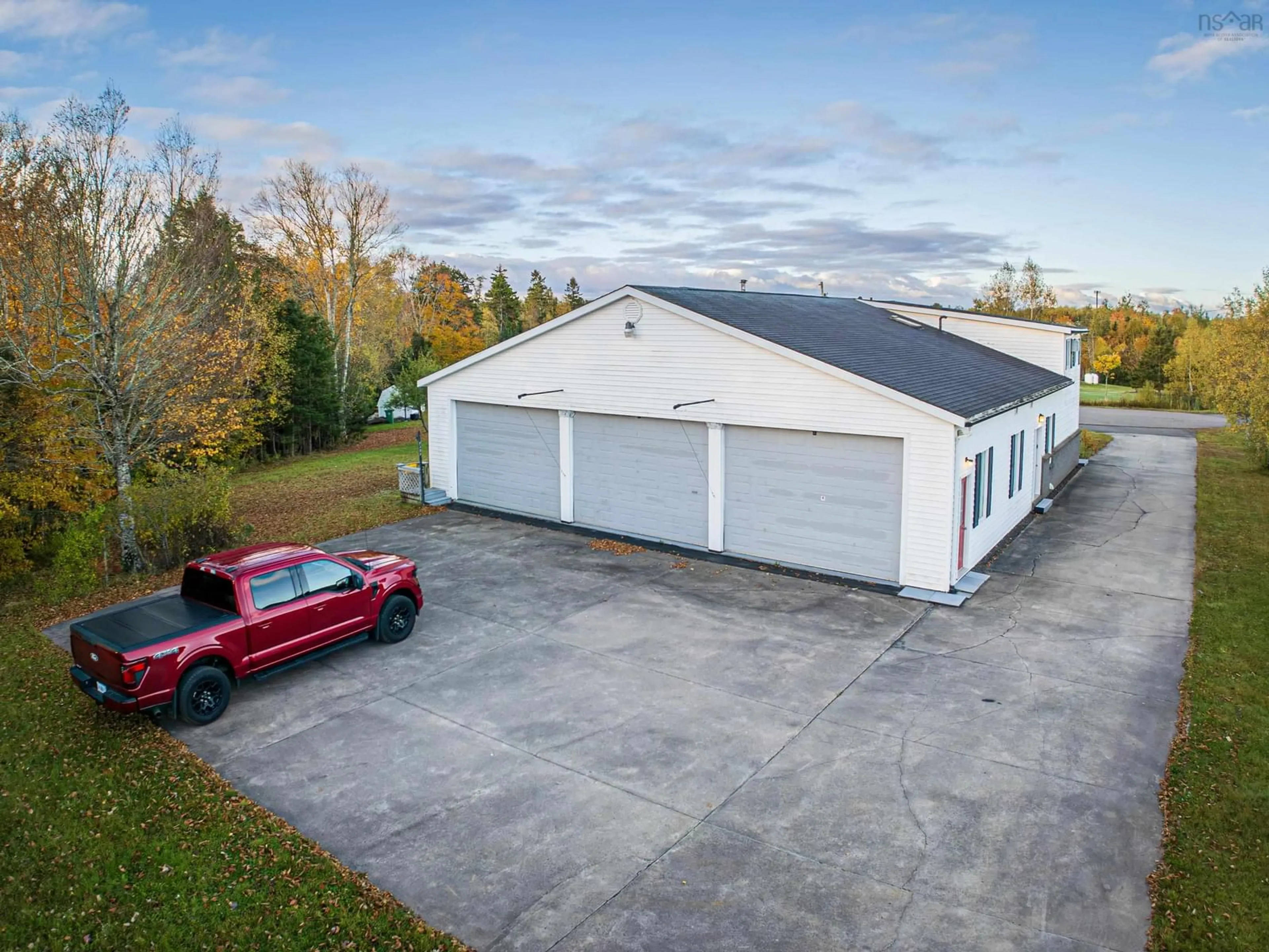 Indoor garage, cement floor for 110 Hillvale Dr, Valley Nova Scotia B2N 6L3