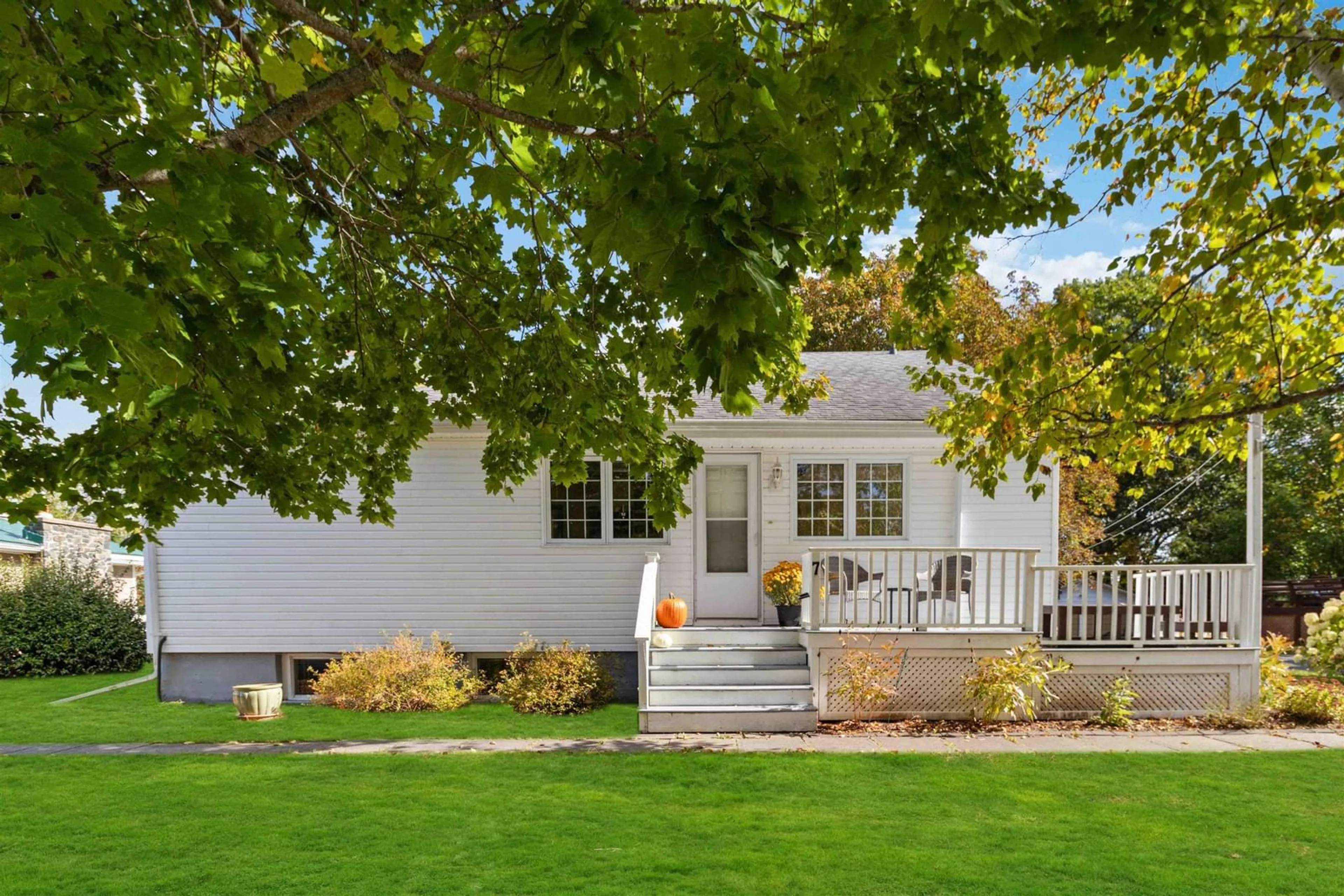 Home with vinyl exterior material for 7 Redbud Dr, Waverley Nova Scotia B2R 1G2