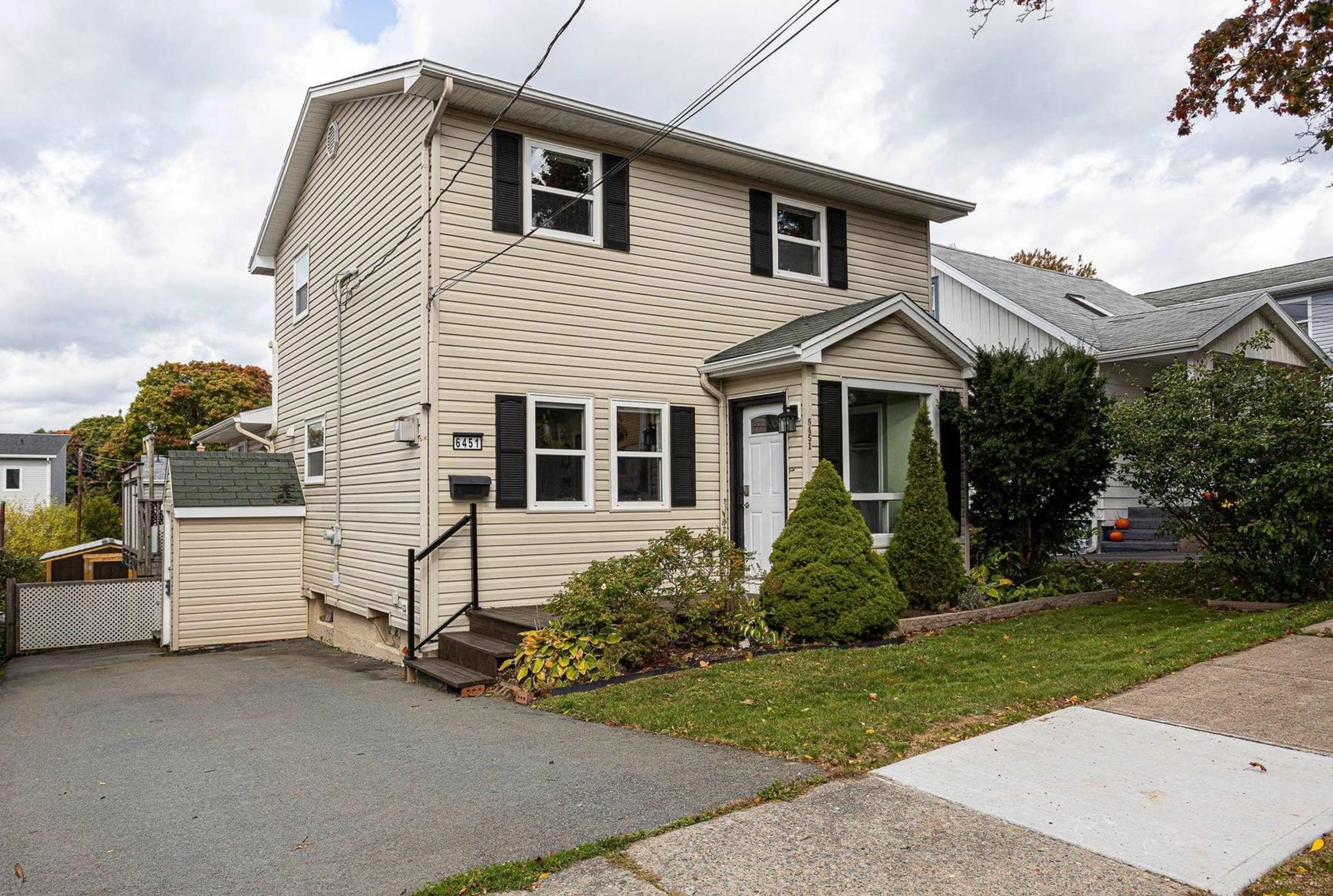 Frontside or backside of a home, the street view for 6451 Roslyn Rd, Halifax Nova Scotia B3L 2M6