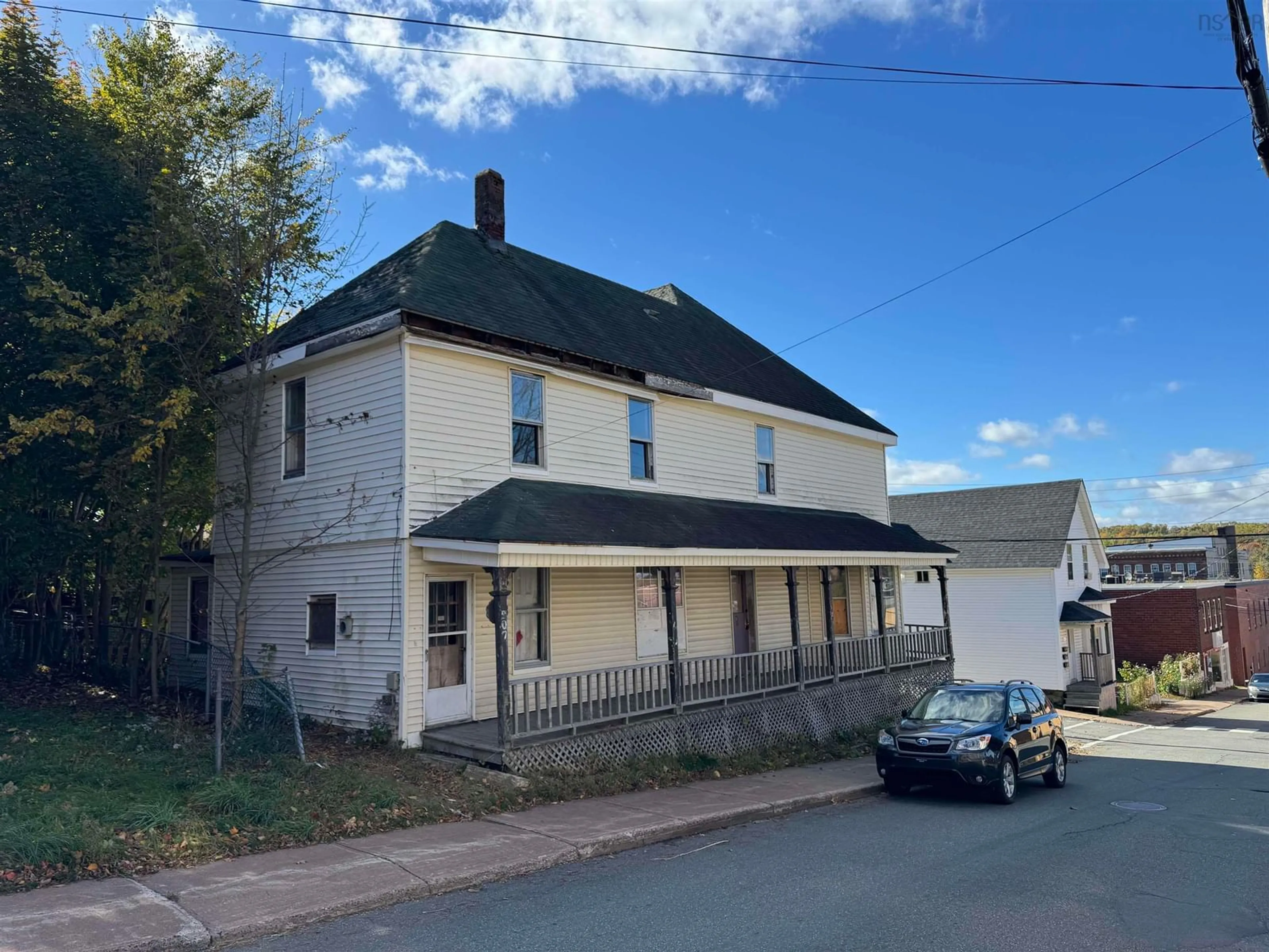 Frontside or backside of a home, the front or back of building for 207 Maclean St, New Glasgow Nova Scotia B2H 4M8