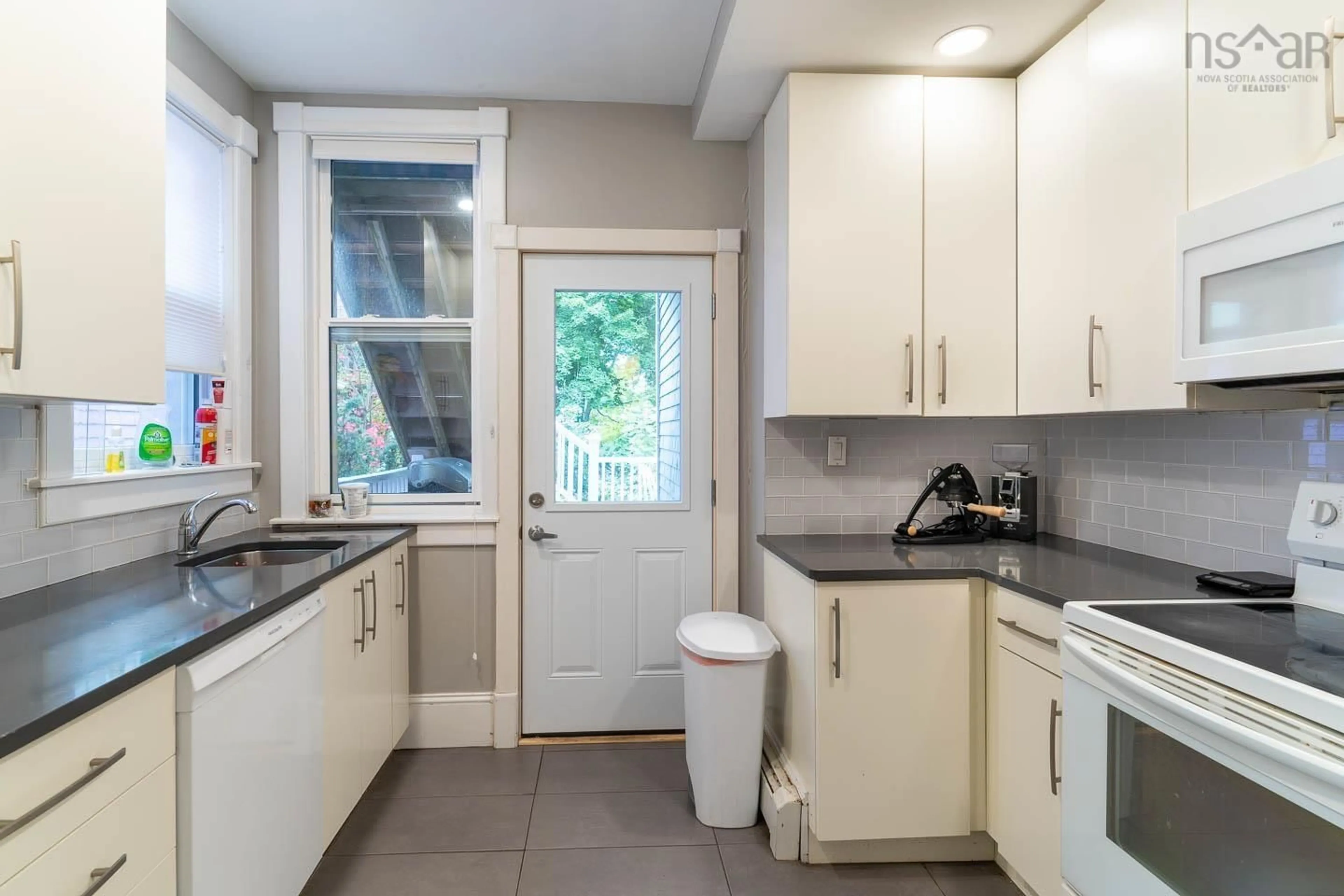 Standard kitchen, cottage for 6040 South St, Halifax Peninsula Nova Scotia B3H 1S7