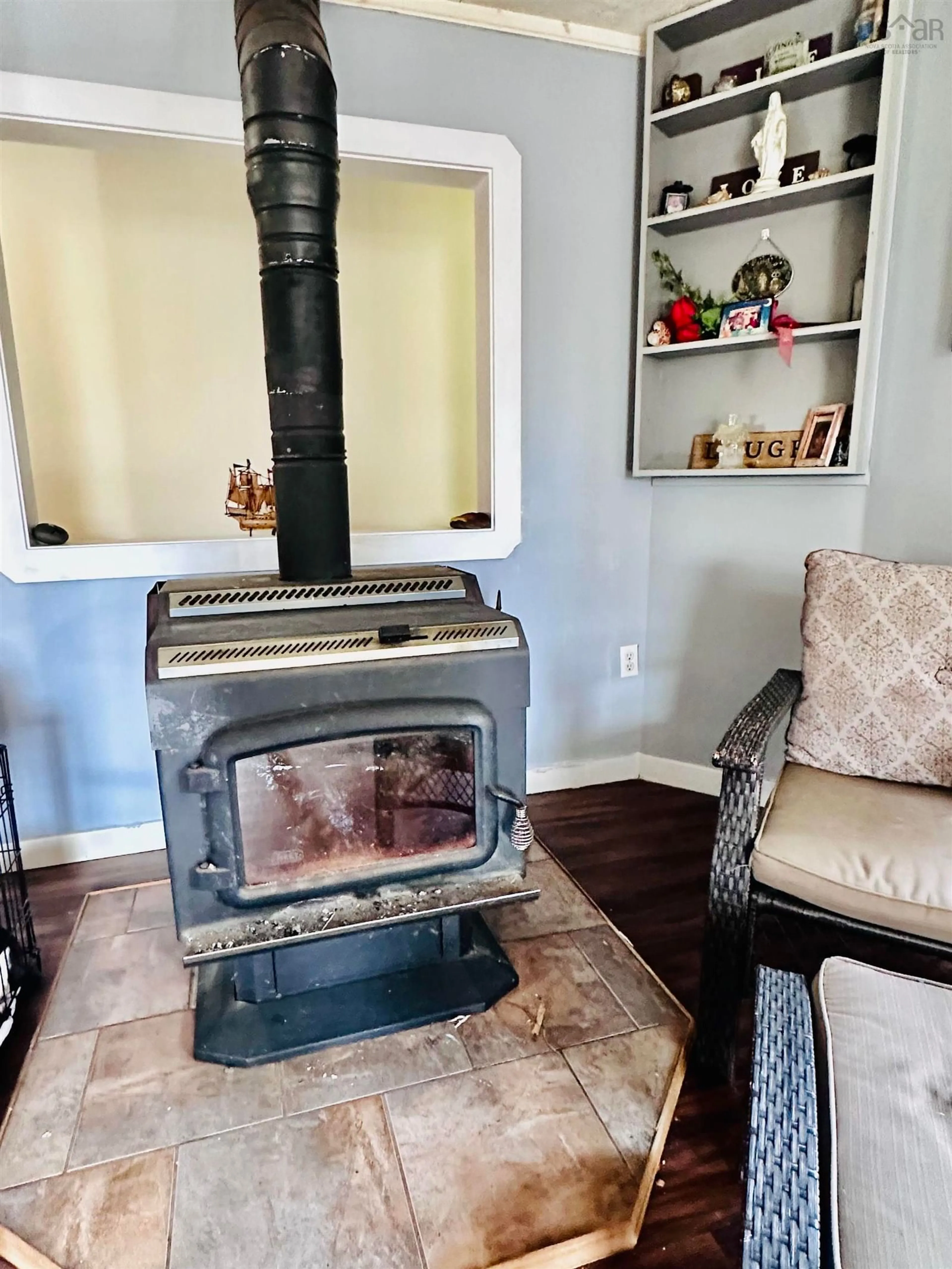 Living room, wood floors for 101 Parr St, Shelburne Nova Scotia B0T 1W0