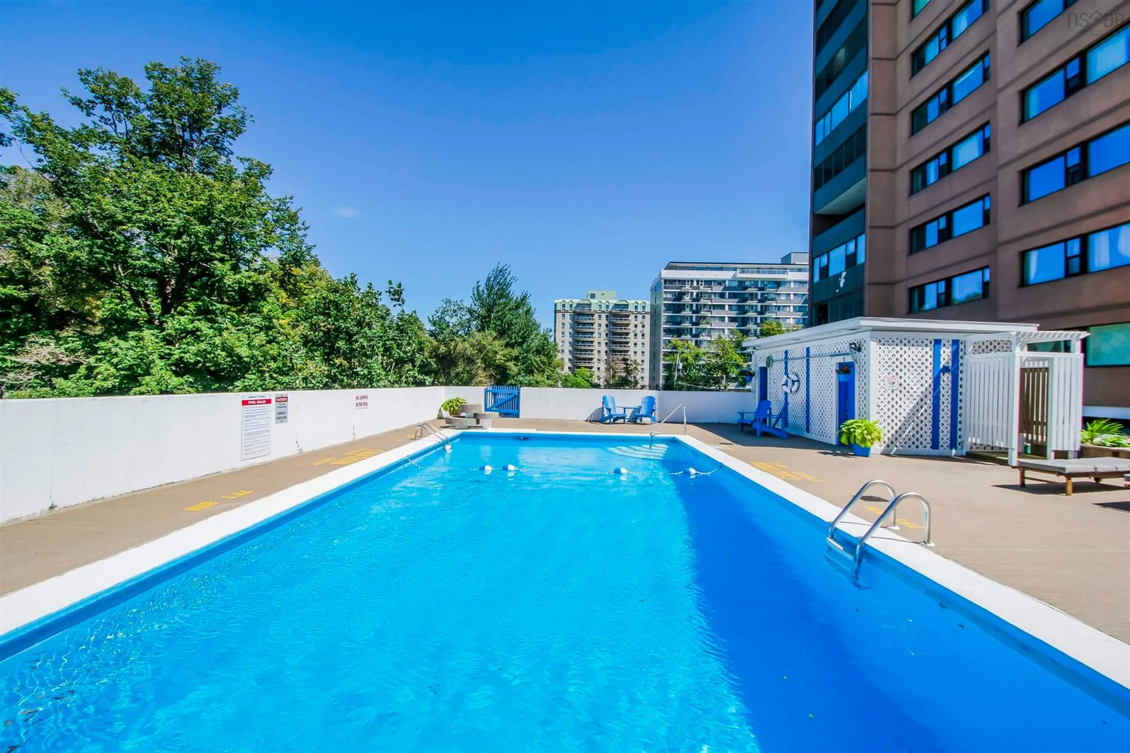 Indoor or outdoor pool for 5959 Spring Garden Rd #611, Halifax Nova Scotia B3H 1Y5