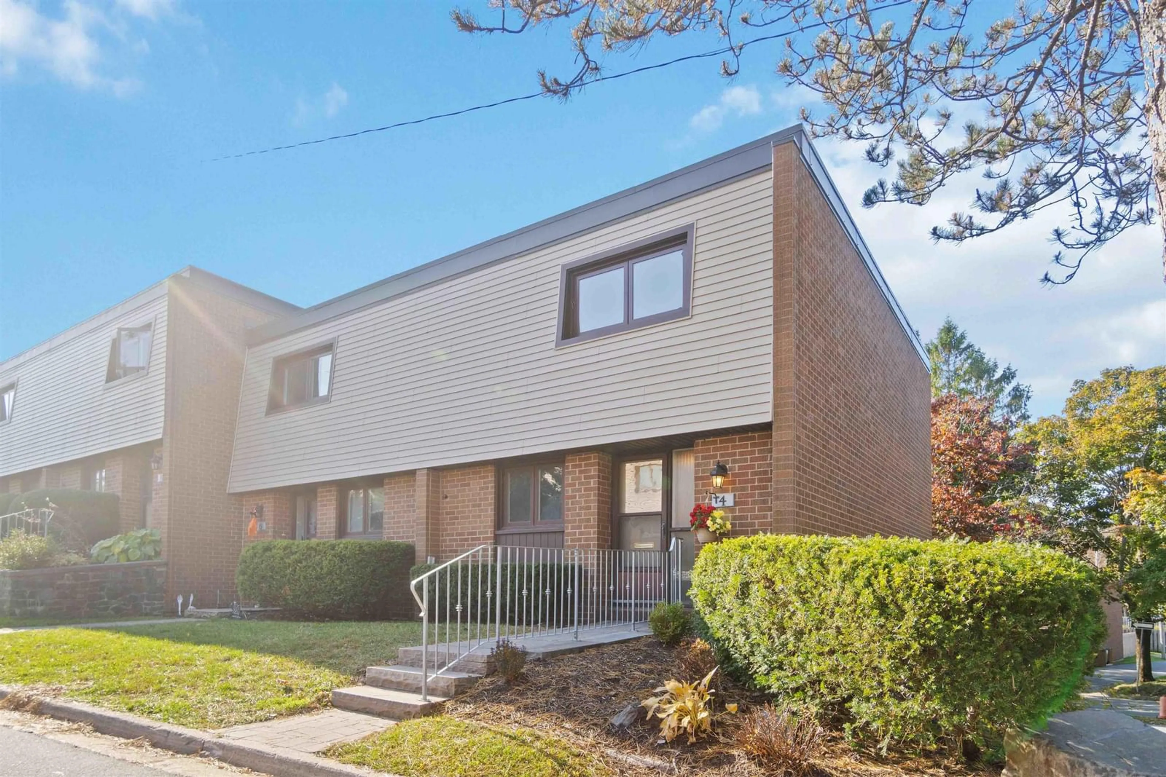 A pic from exterior of the house or condo, the front or back of building for 4 Forestside Cres, Halifax Nova Scotia B3M 1M4