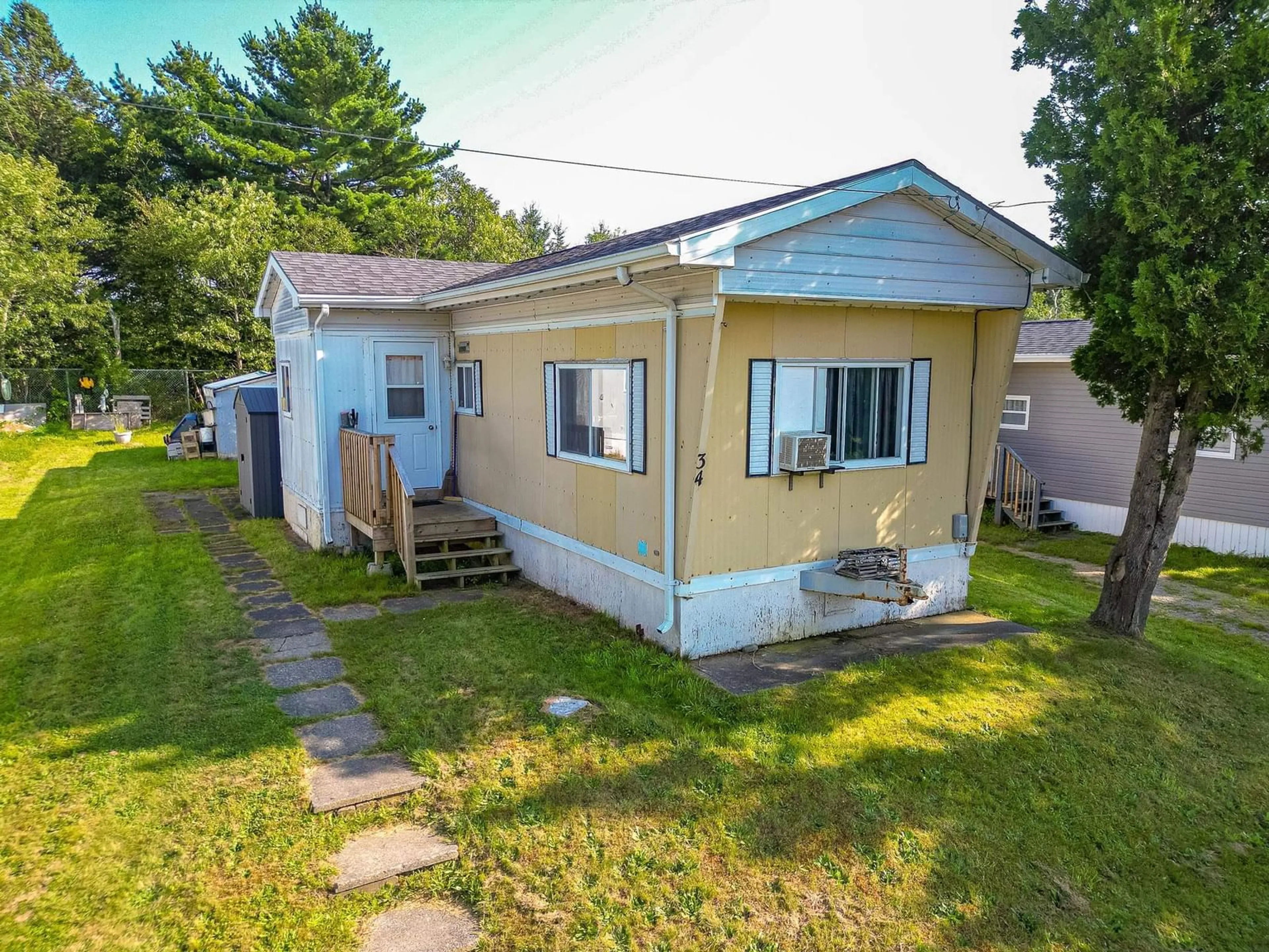 Frontside or backside of a home, cottage for 30 Commission St, Shelburne Nova Scotia B0T 1W0