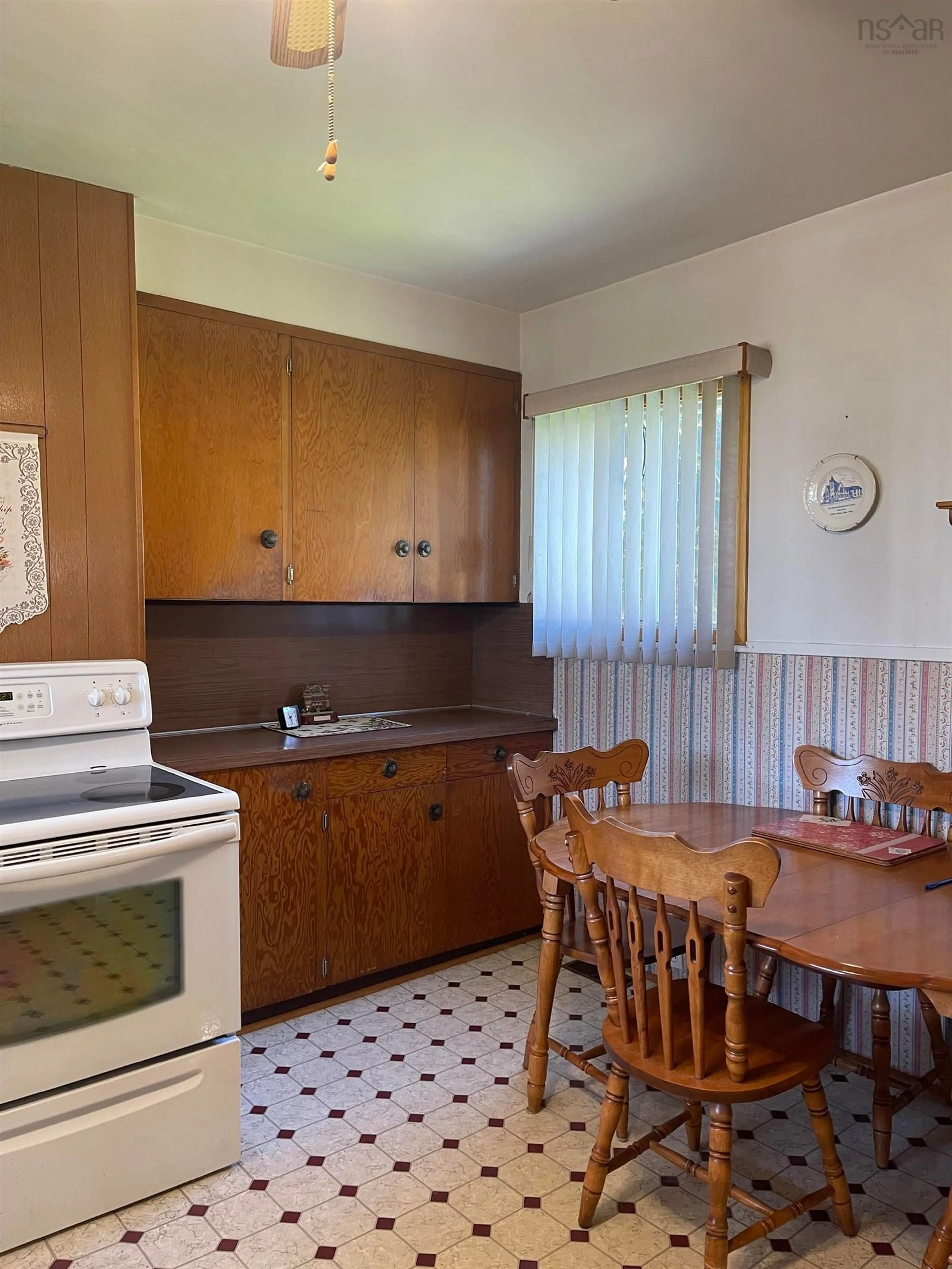 Standard kitchen, cottage for 108 King St, Sydney Mines Nova Scotia B1V 1L8