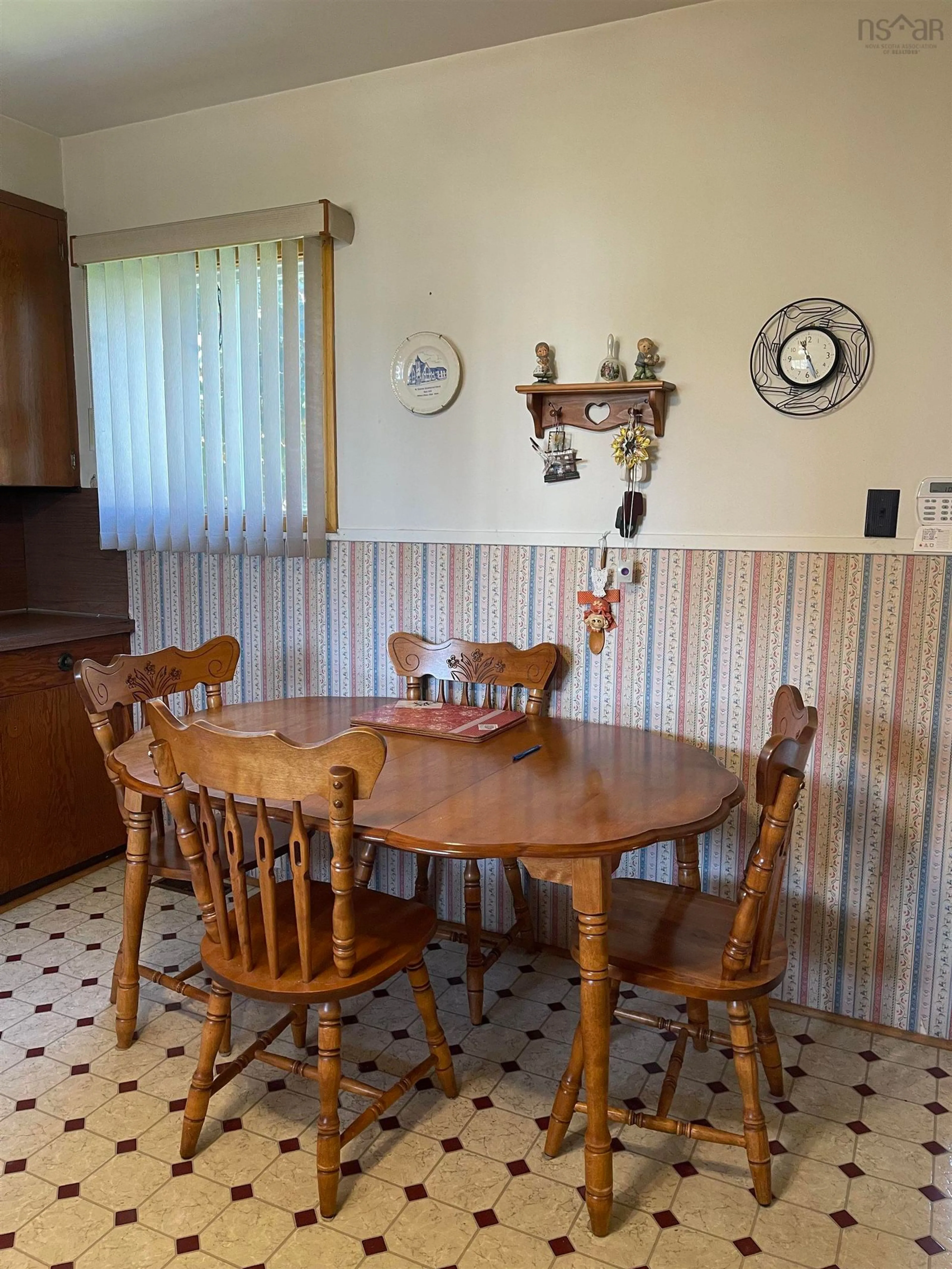 Dining room, wood floors, cottage for 108 King St, Sydney Mines Nova Scotia B1V 1L8