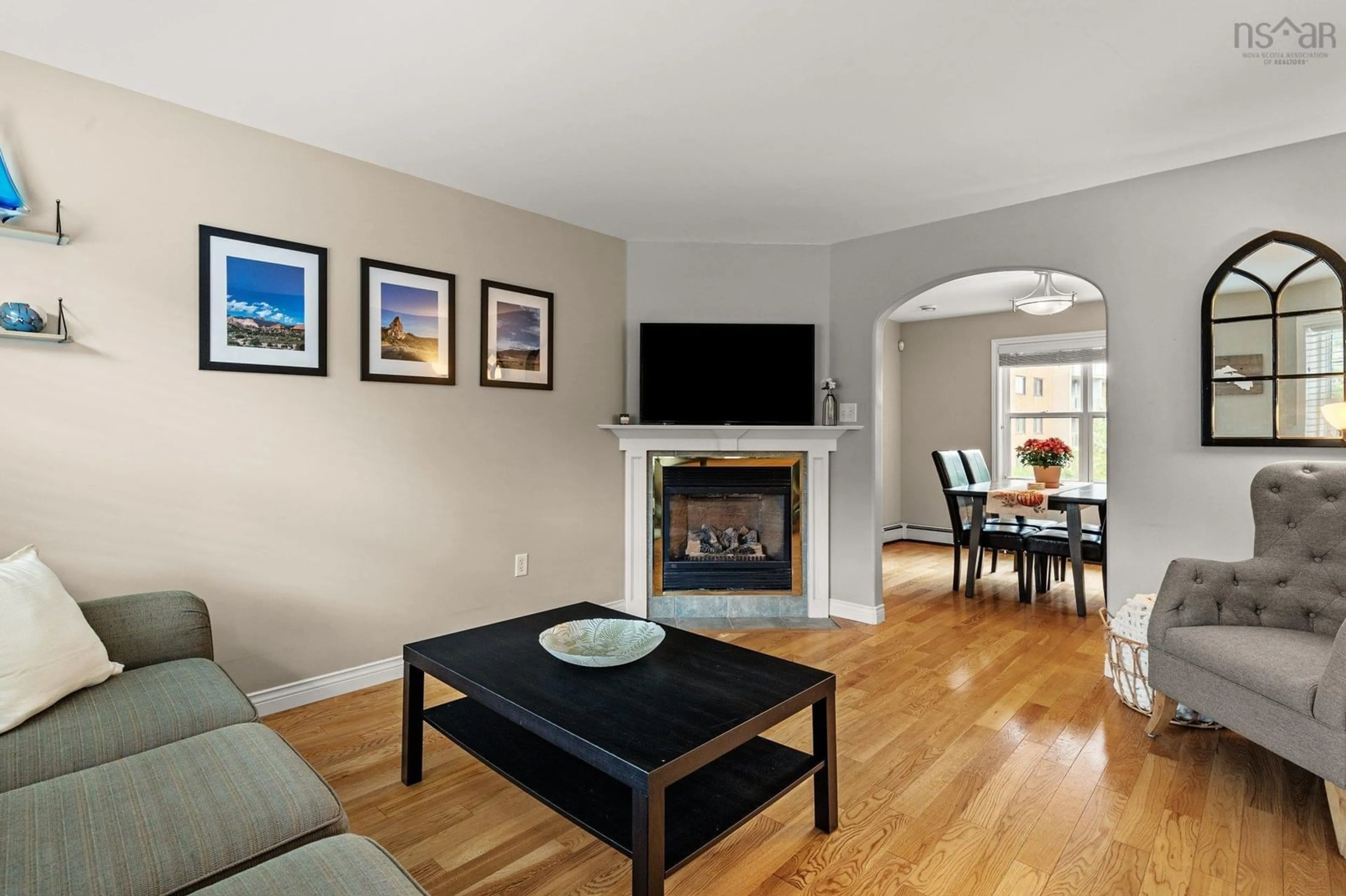 Living room, wood floors for 123 Stoneybrook Crt, Halifax Nova Scotia B3M 4R5