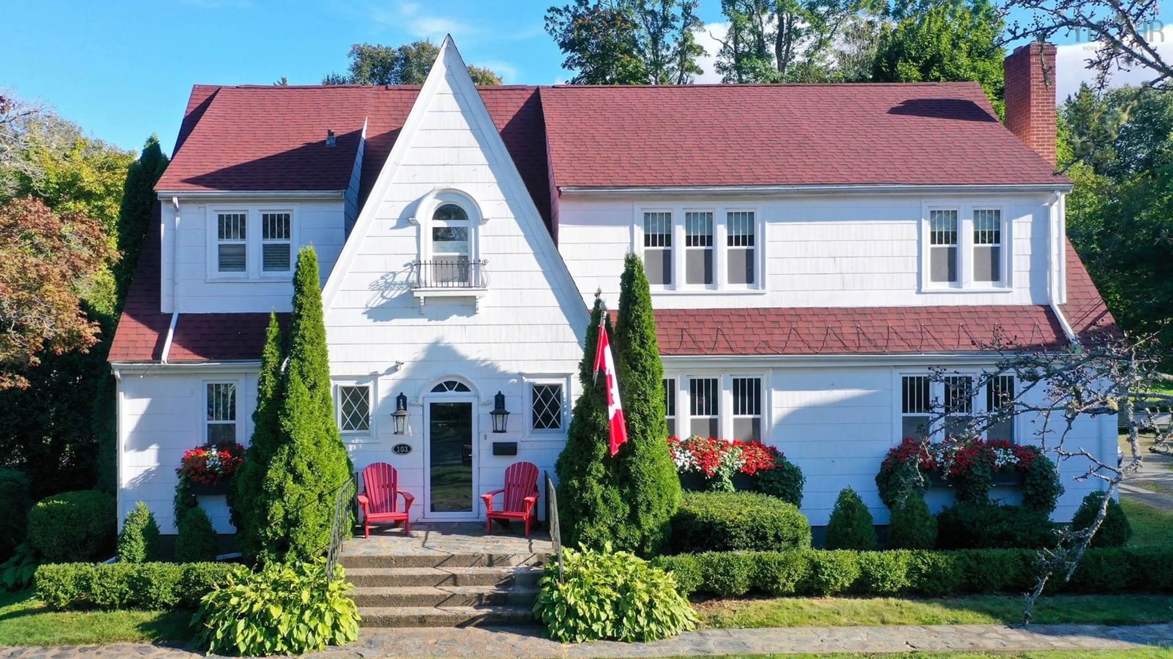 Home with vinyl exterior material for 103 & 97 Church St, Liverpool Nova Scotia B0T 1K0